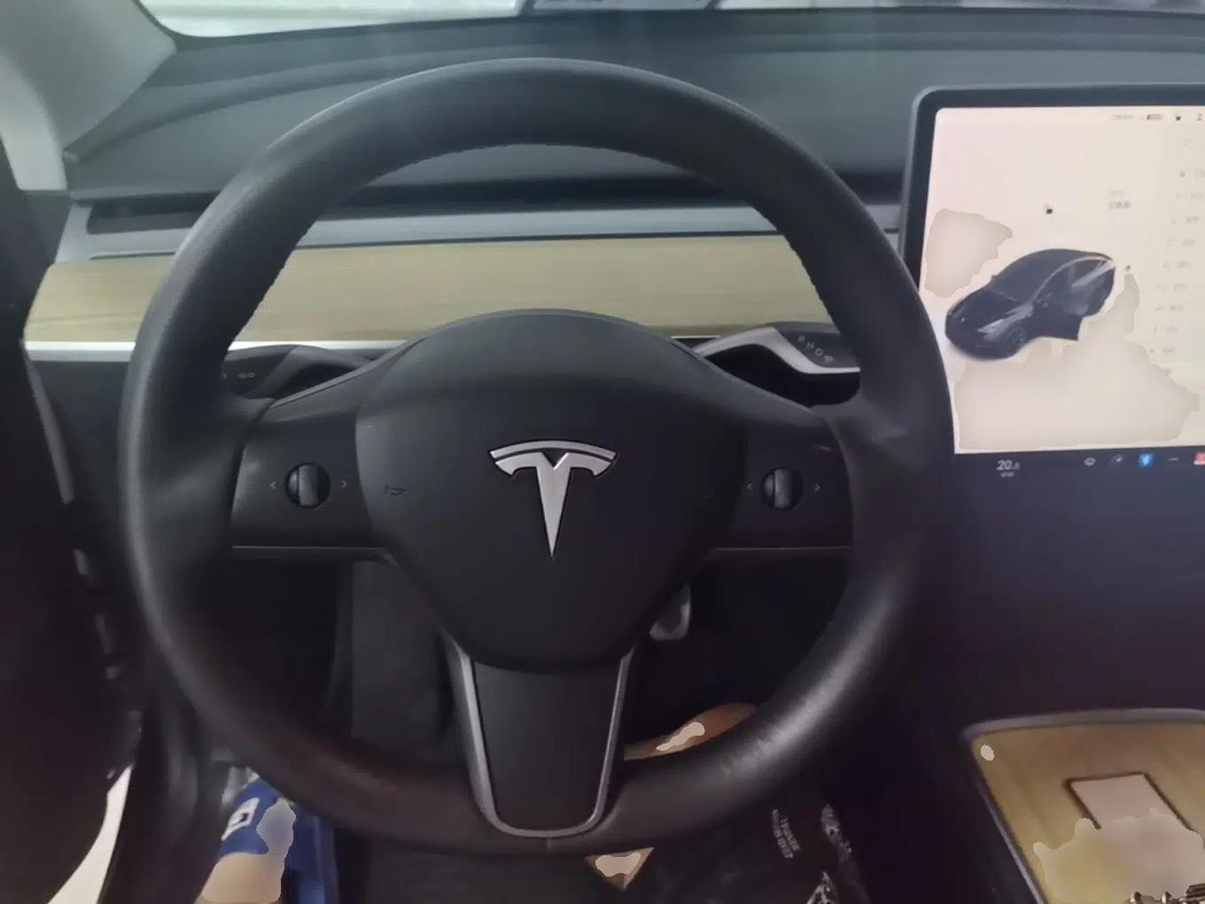 Tesla Model Y 2023 Long-Range All-Wheel-Drive Version — миниатюра 13