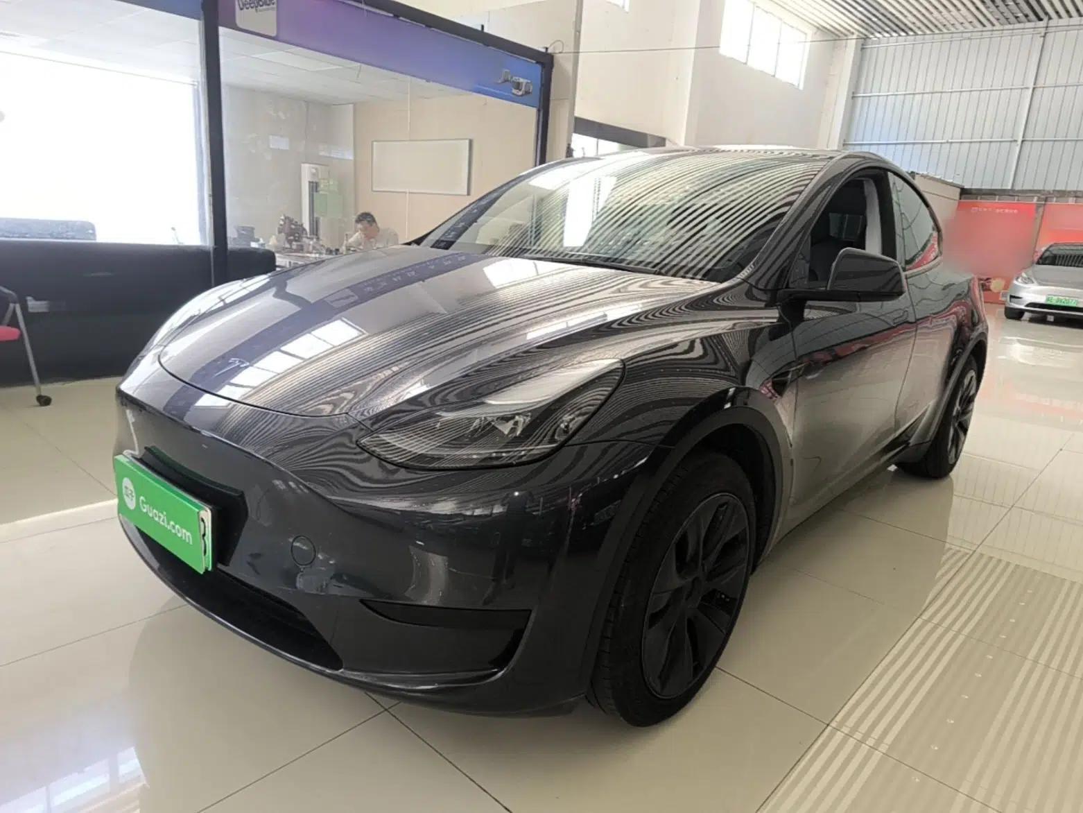 Tesla Model Y 2024 Rear-Wheel-Drive Version — миниатюра 1