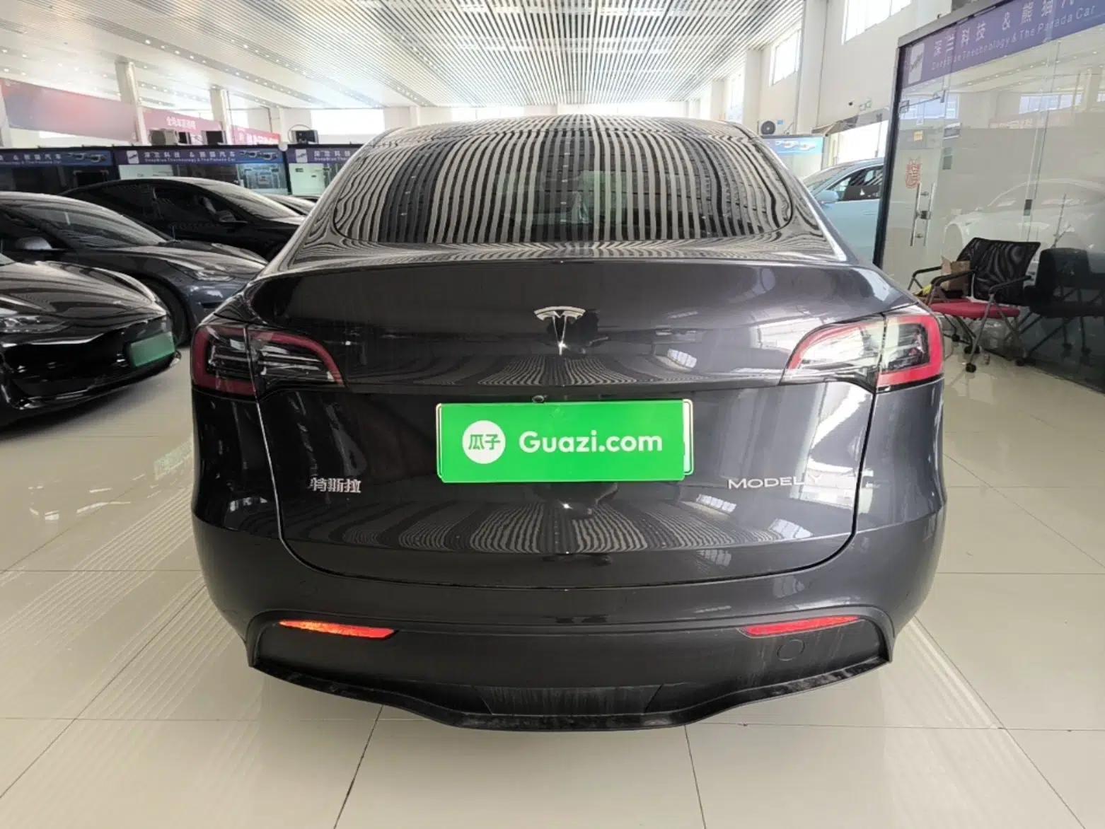 Tesla Model Y 2024 Rear-Wheel-Drive Version — миниатюра 5