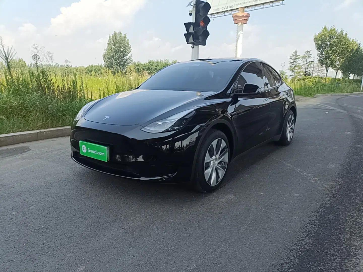 Tesla Model Y 2022 Revised Version Rear-Wheel Drive — миниатюра 1