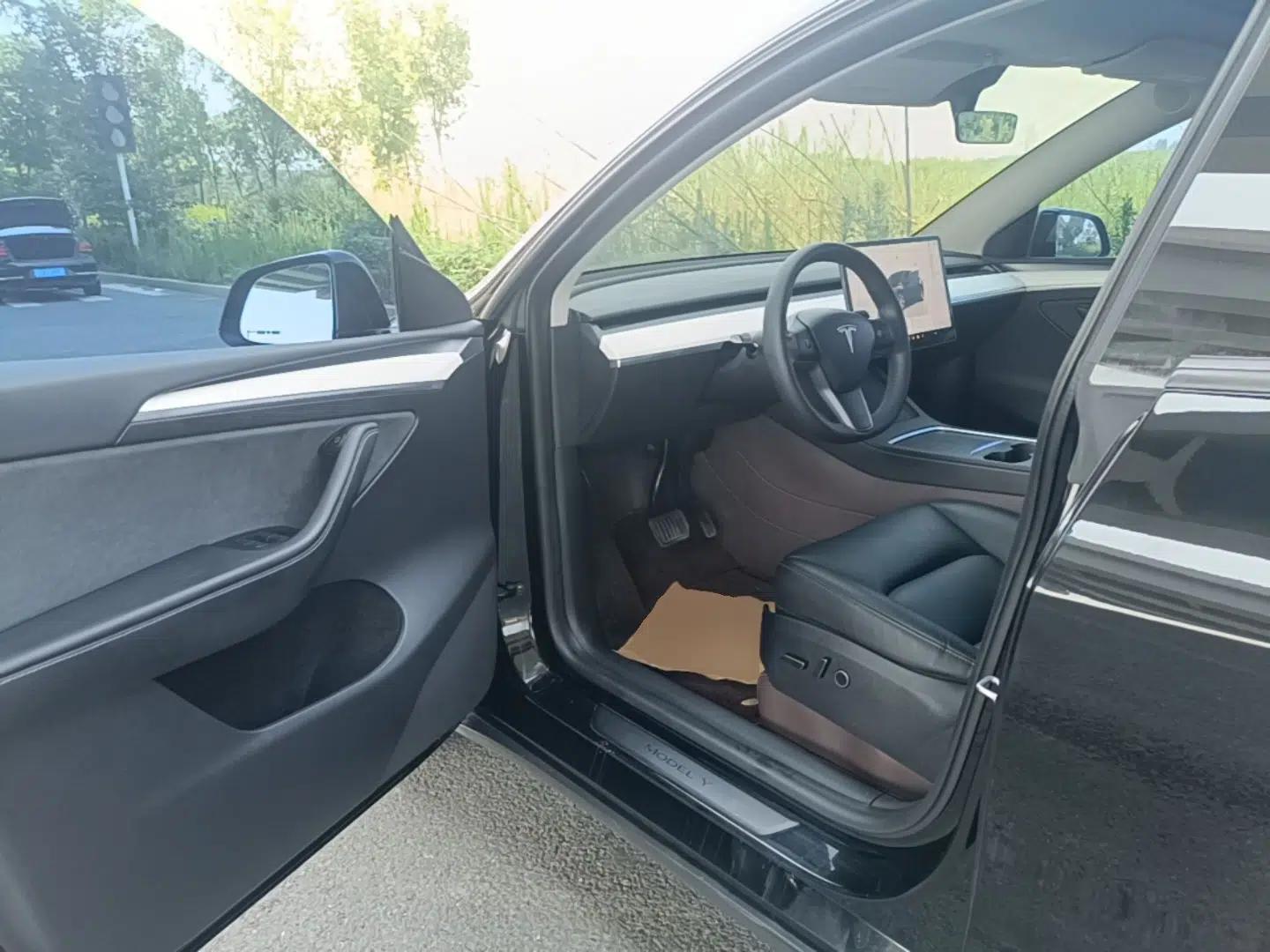 Tesla Model Y 2022 Revised Version Rear-Wheel Drive — миниатюра 18