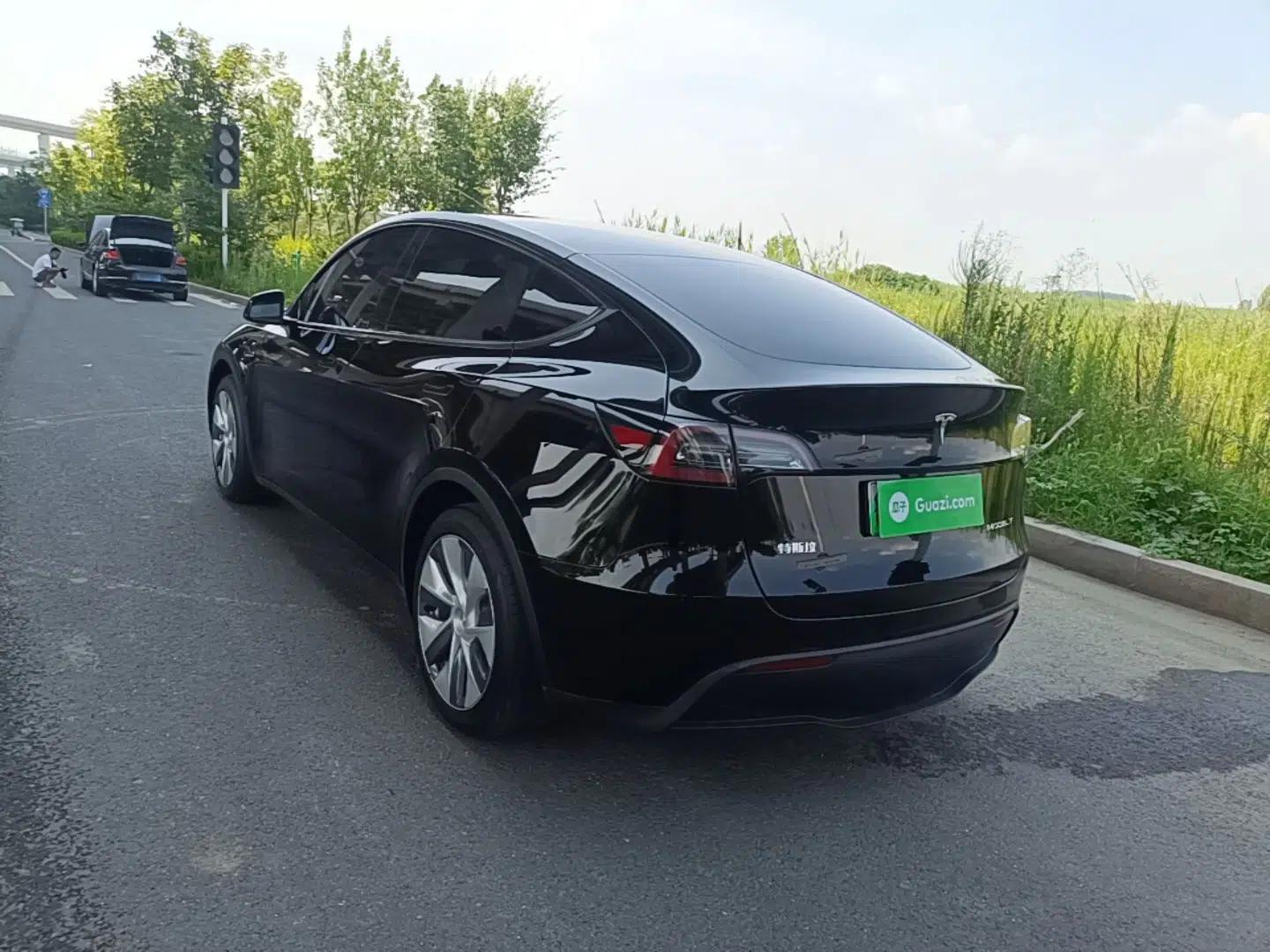 Tesla Model Y 2022 Revised Version Rear-Wheel Drive — миниатюра 4