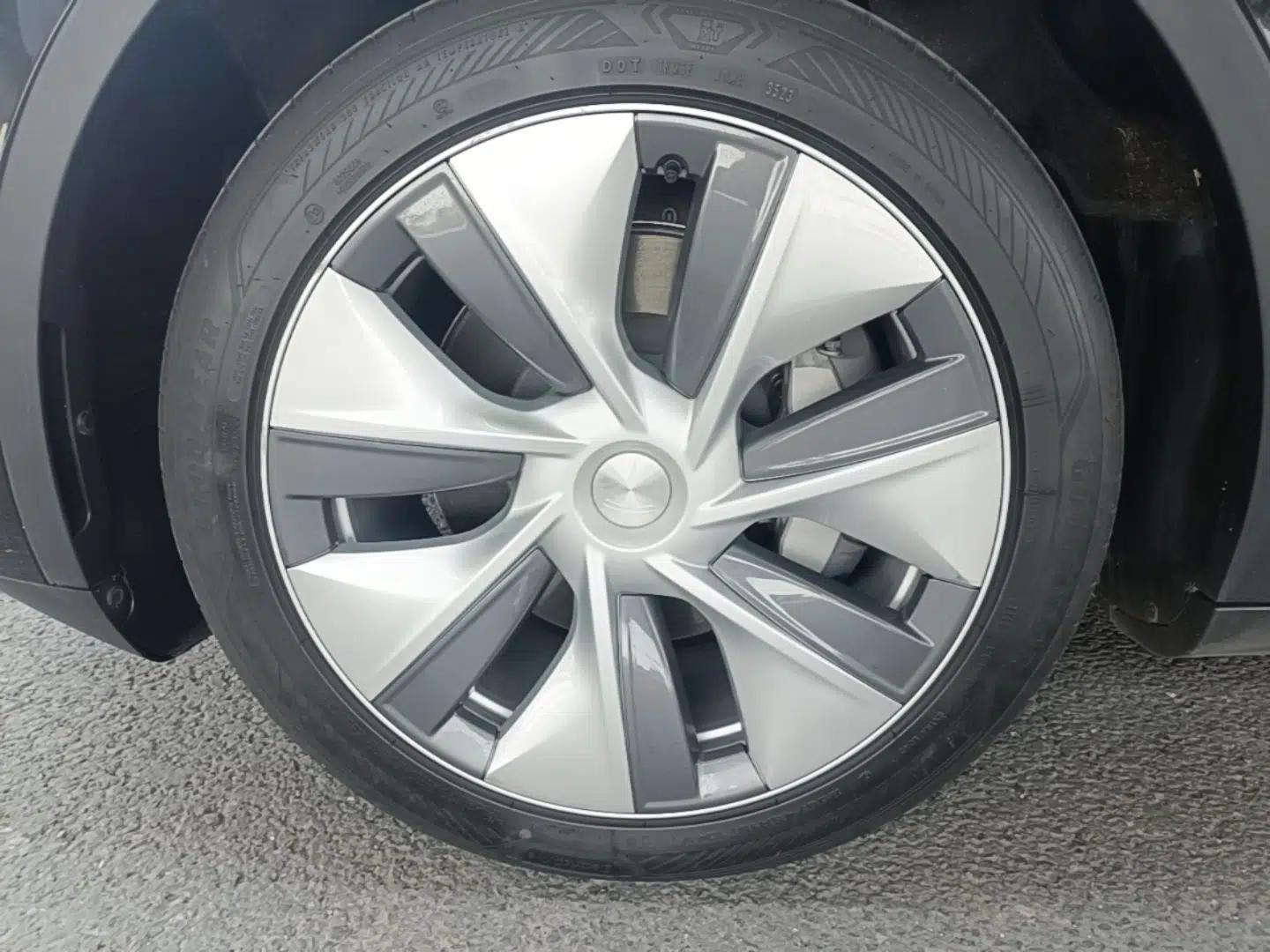 Tesla Model Y 2022 Revised Version Rear-Wheel Drive — миниатюра 10