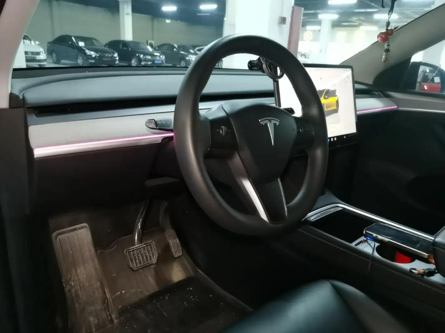 Tesla Model Y 2023 Rear-Wheel-Drive Version — миниатюра 12