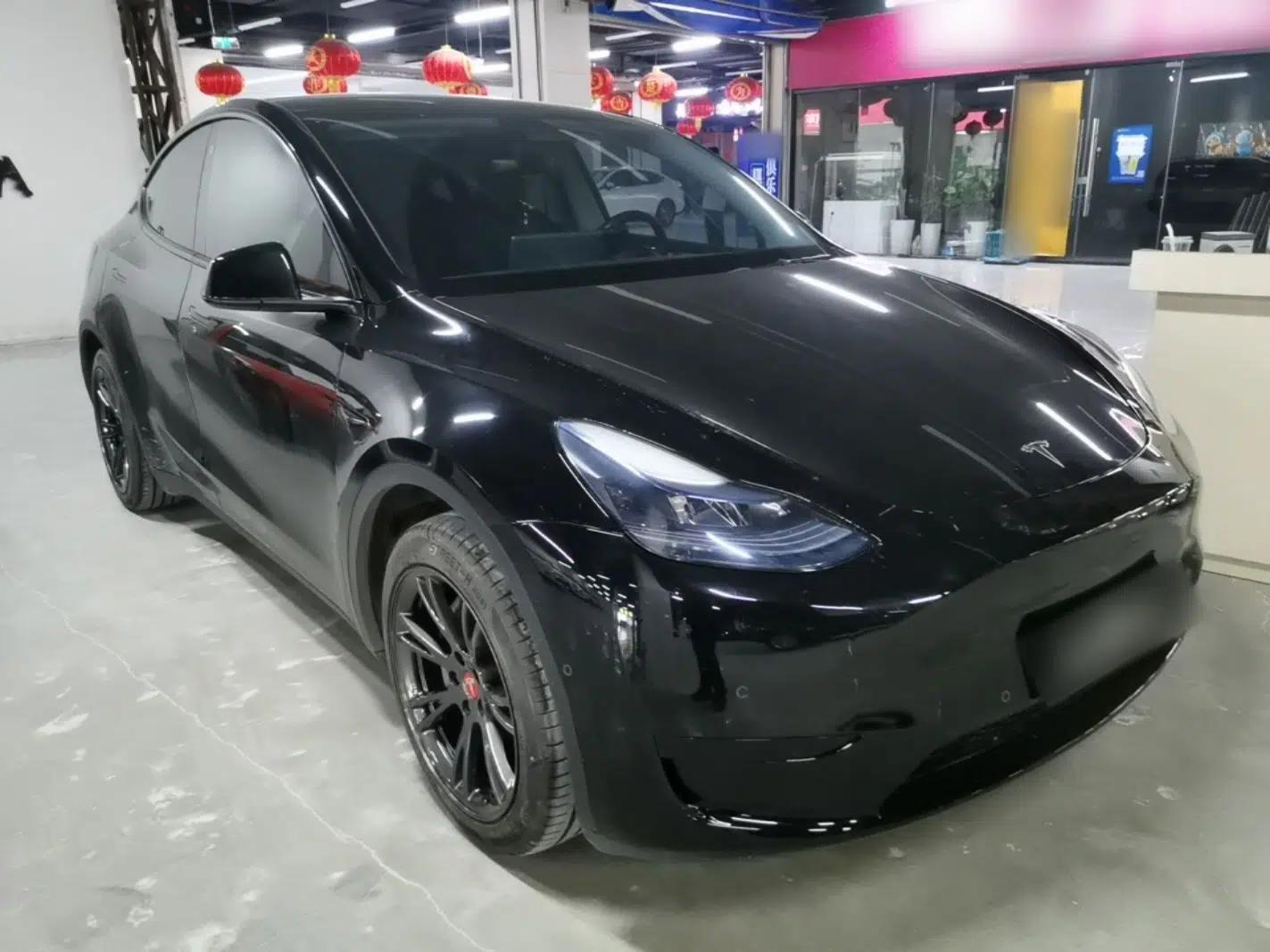 Tesla Model Y 2023 Rear-Wheel-Drive Version — миниатюра 3