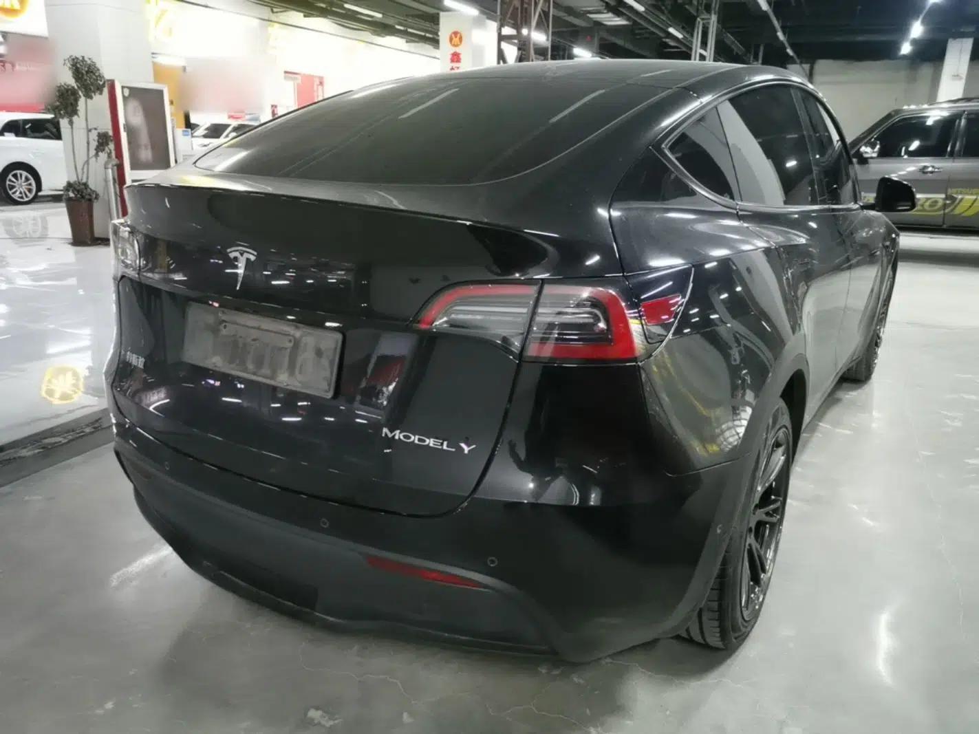 Tesla Model Y 2023 Rear-Wheel-Drive Version — миниатюра 6