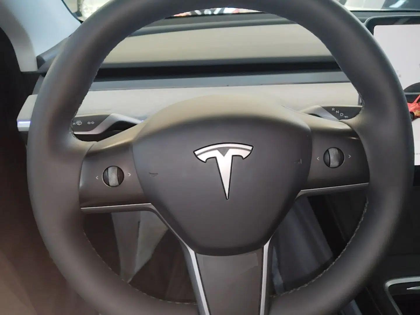 Tesla Model Y 2024 Rear-Wheel-Drive Version — миниатюра 13
