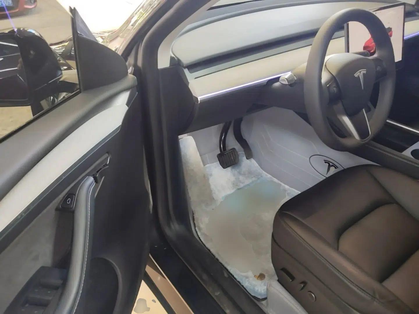Tesla Model Y 2024 Rear-Wheel-Drive Version — миниатюра 18