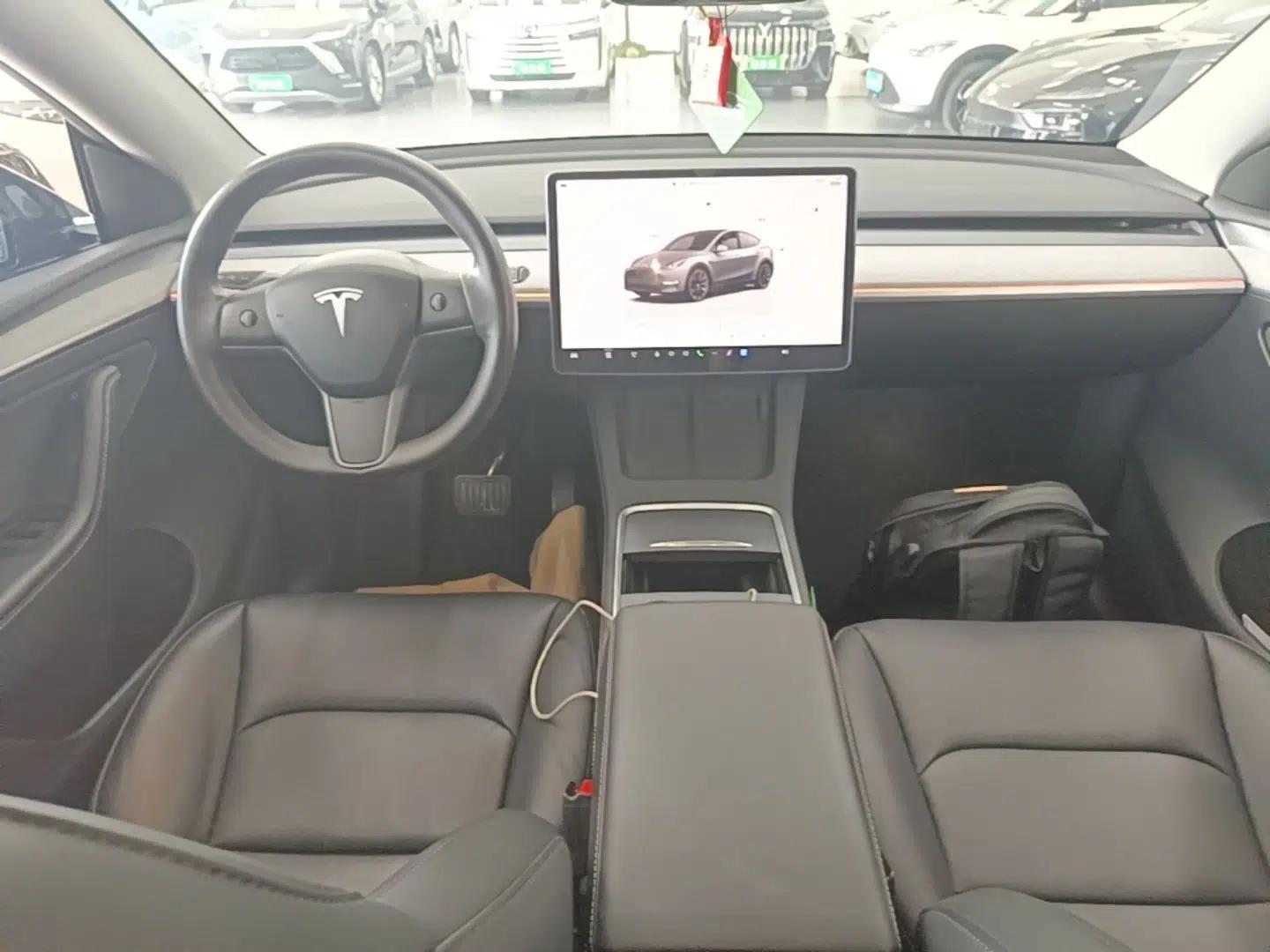 Tesla Model Y 2023 Rear-Wheel-Drive Version — миниатюра 12