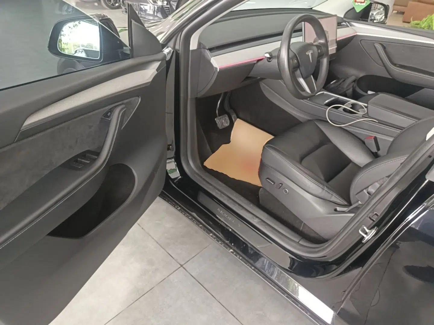 Tesla Model Y 2023 Rear-Wheel-Drive Version — миниатюра 18