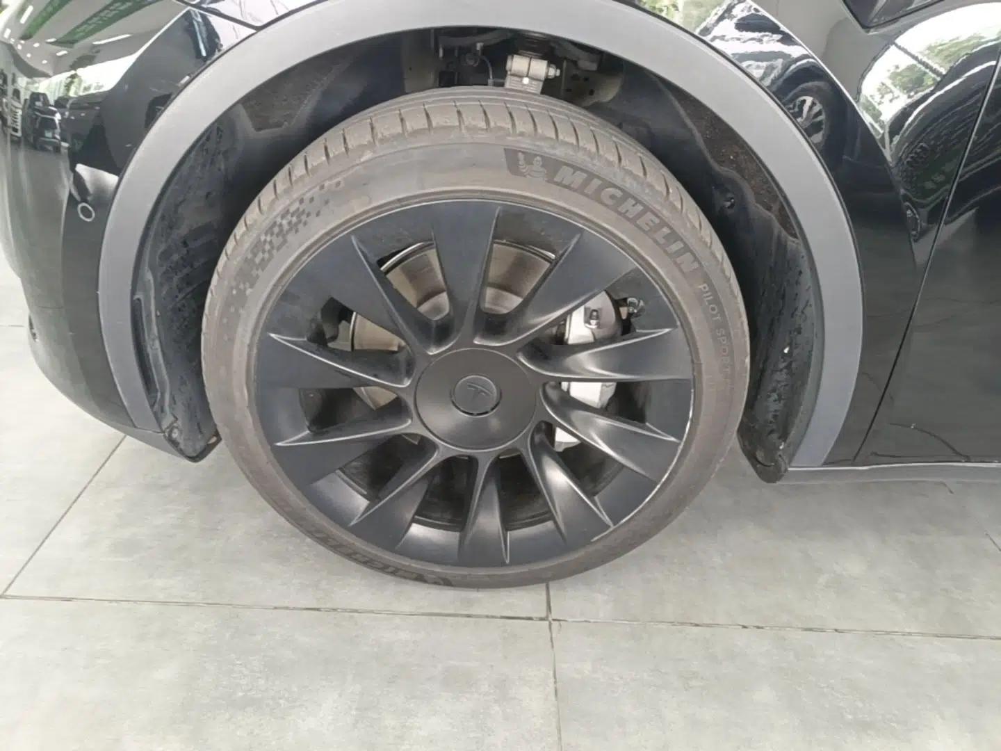 Tesla Model Y 2023 Rear-Wheel-Drive Version — миниатюра 10
