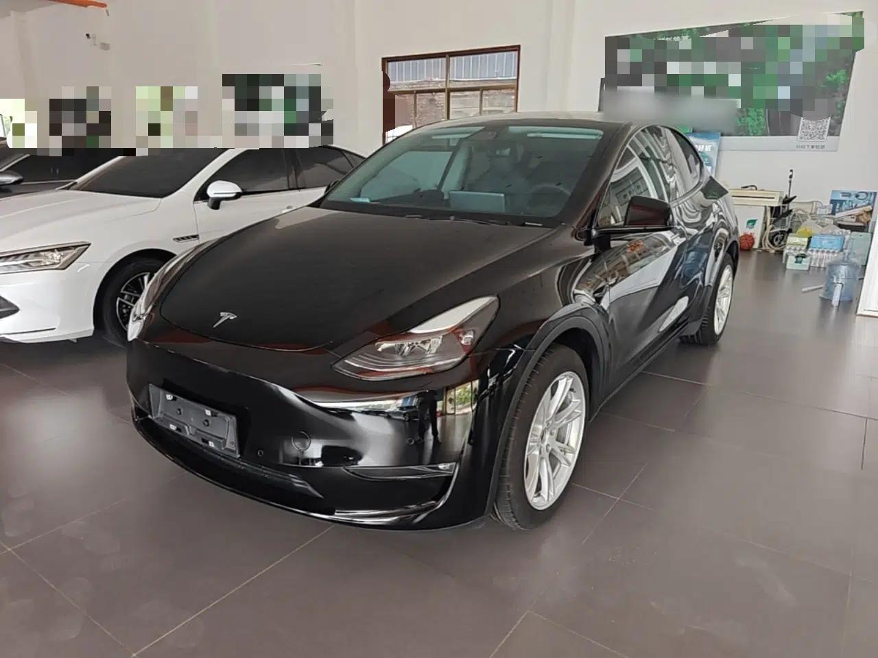 Tesla Model Y 2022 Long-Range All-Wheel-Drive Version — миниатюра 1