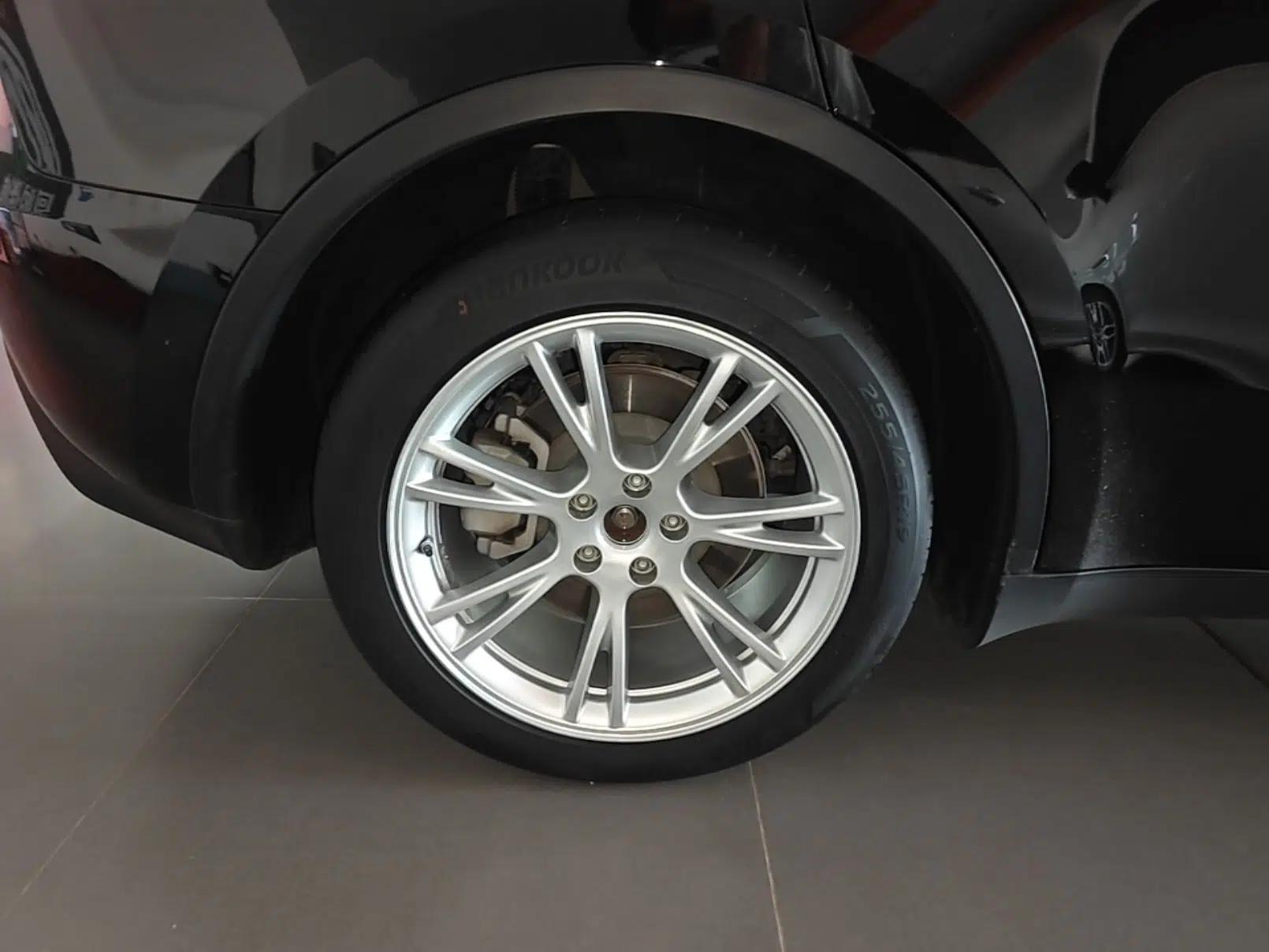 Tesla Model Y 2022 Long-Range All-Wheel-Drive Version — миниатюра 11