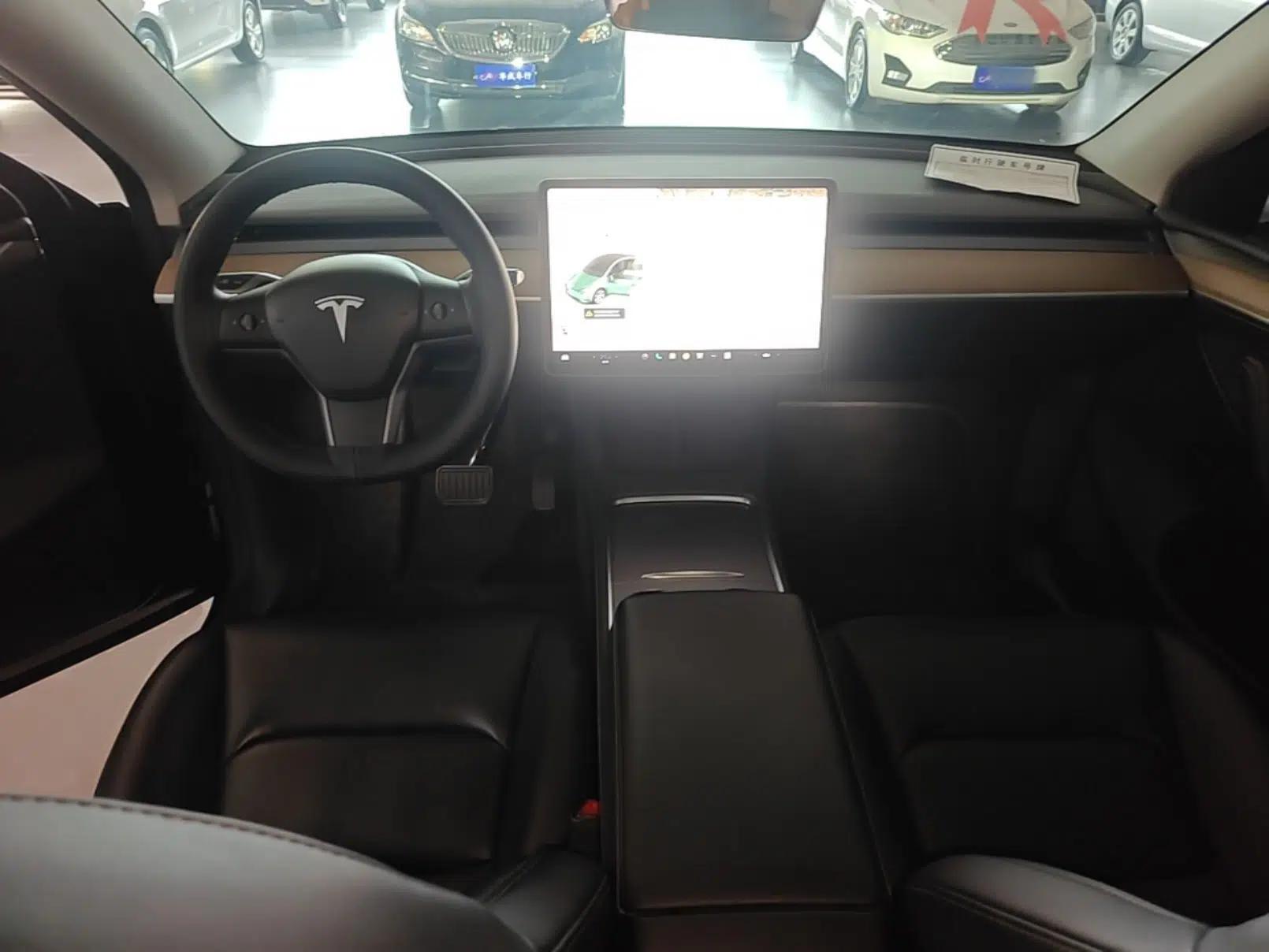 Tesla Model Y 2022 Long-Range All-Wheel-Drive Version — миниатюра 12