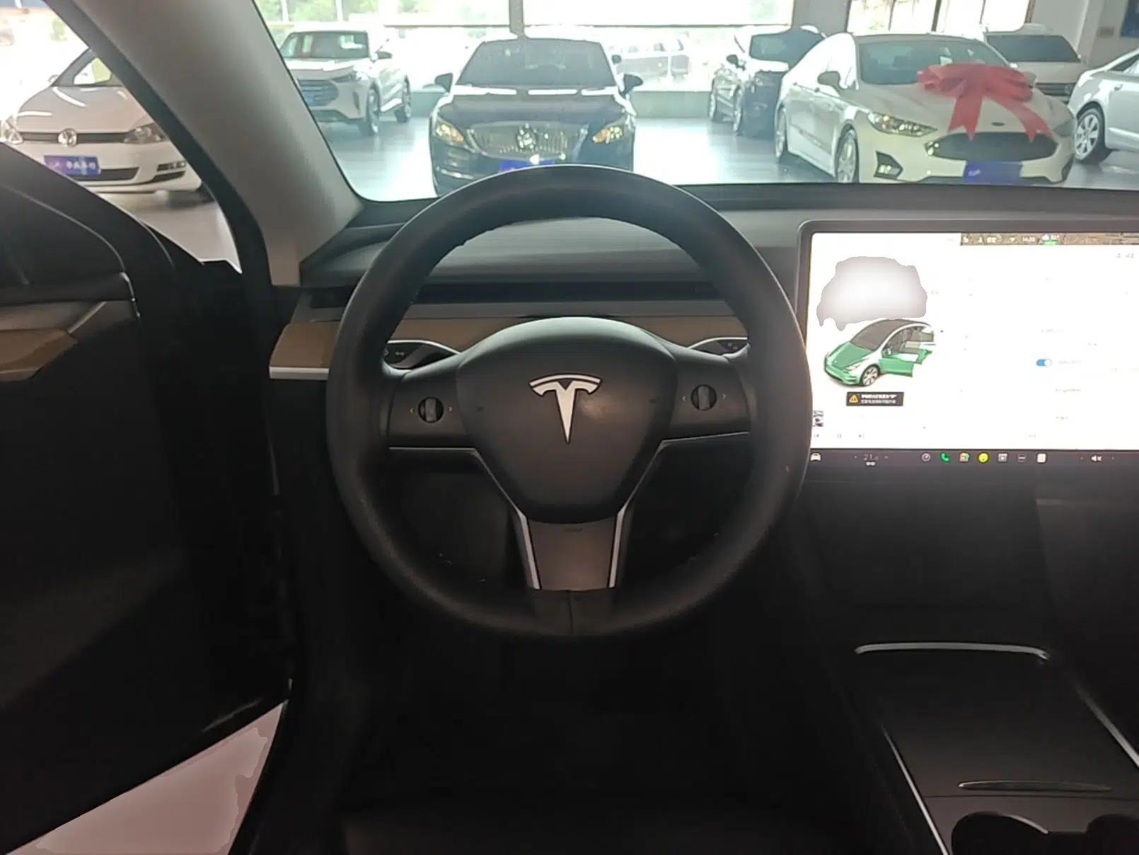 Tesla Model Y 2022 Long-Range All-Wheel-Drive Version — миниатюра 13