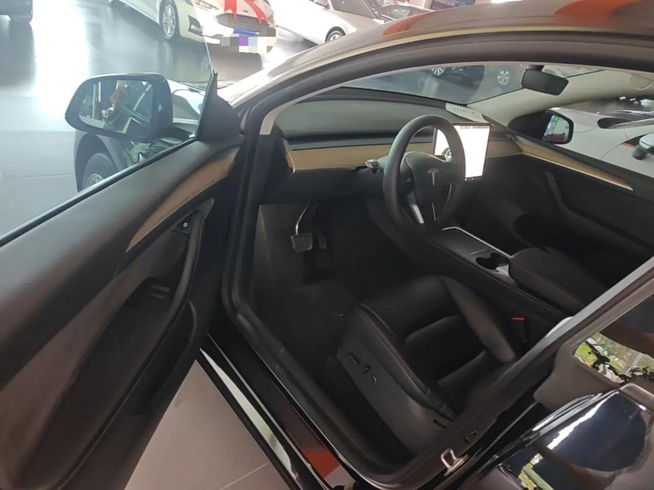 Tesla Model Y 2022 Long-Range All-Wheel-Drive Version — миниатюра 18