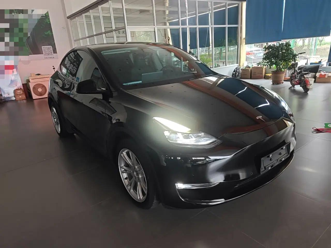 Tesla Model Y 2022 Long-Range All-Wheel-Drive Version — миниатюра 3