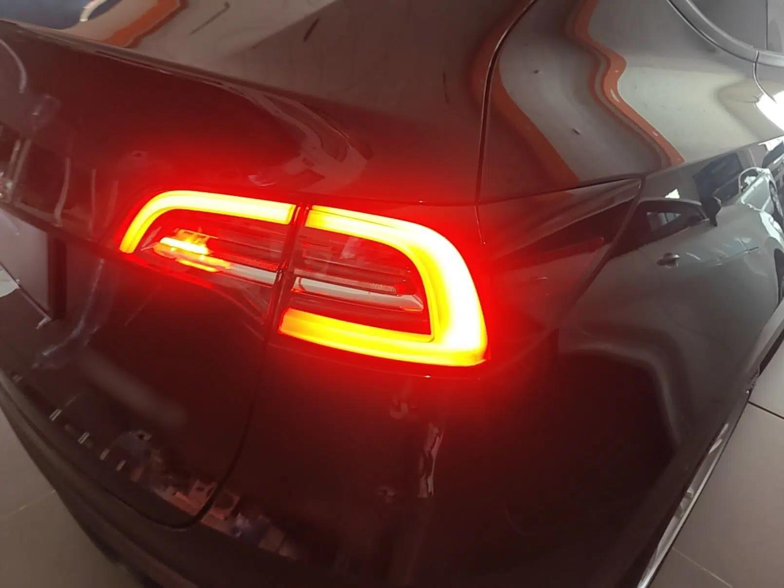 Tesla Model Y 2022 Long-Range All-Wheel-Drive Version — миниатюра 9