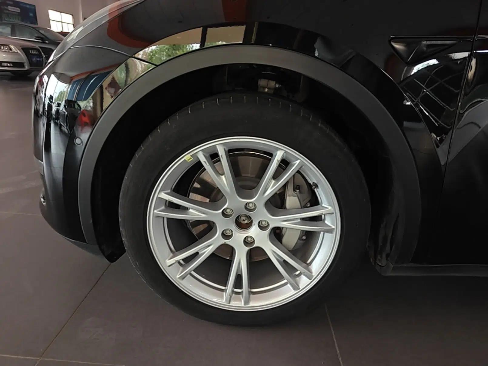 Tesla Model Y 2022 Long-Range All-Wheel-Drive Version — миниатюра 10