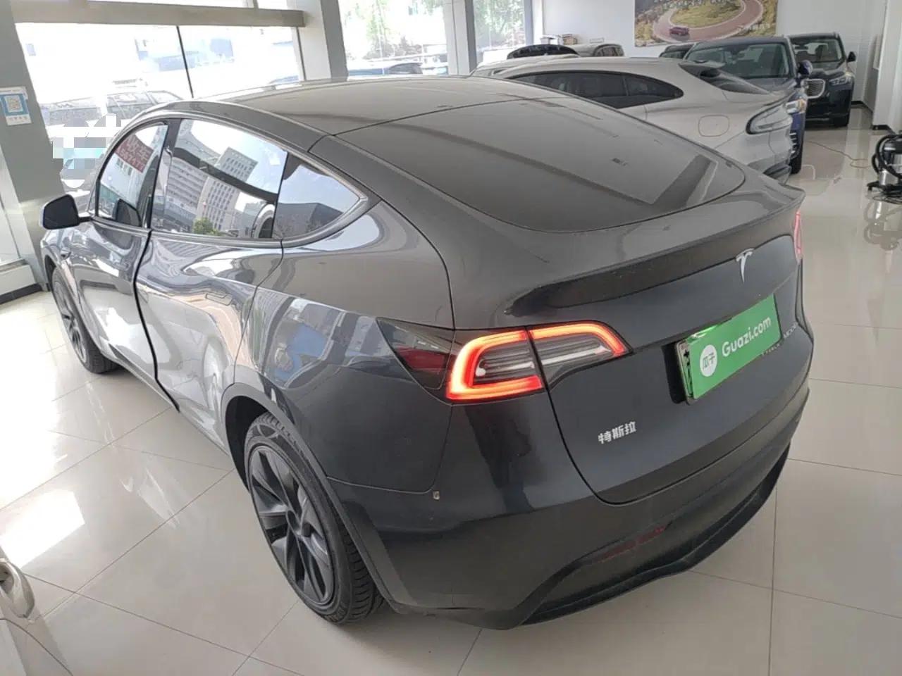 Tesla Model Y 2024 Rear-Wheel-Drive Version — миниатюра 13