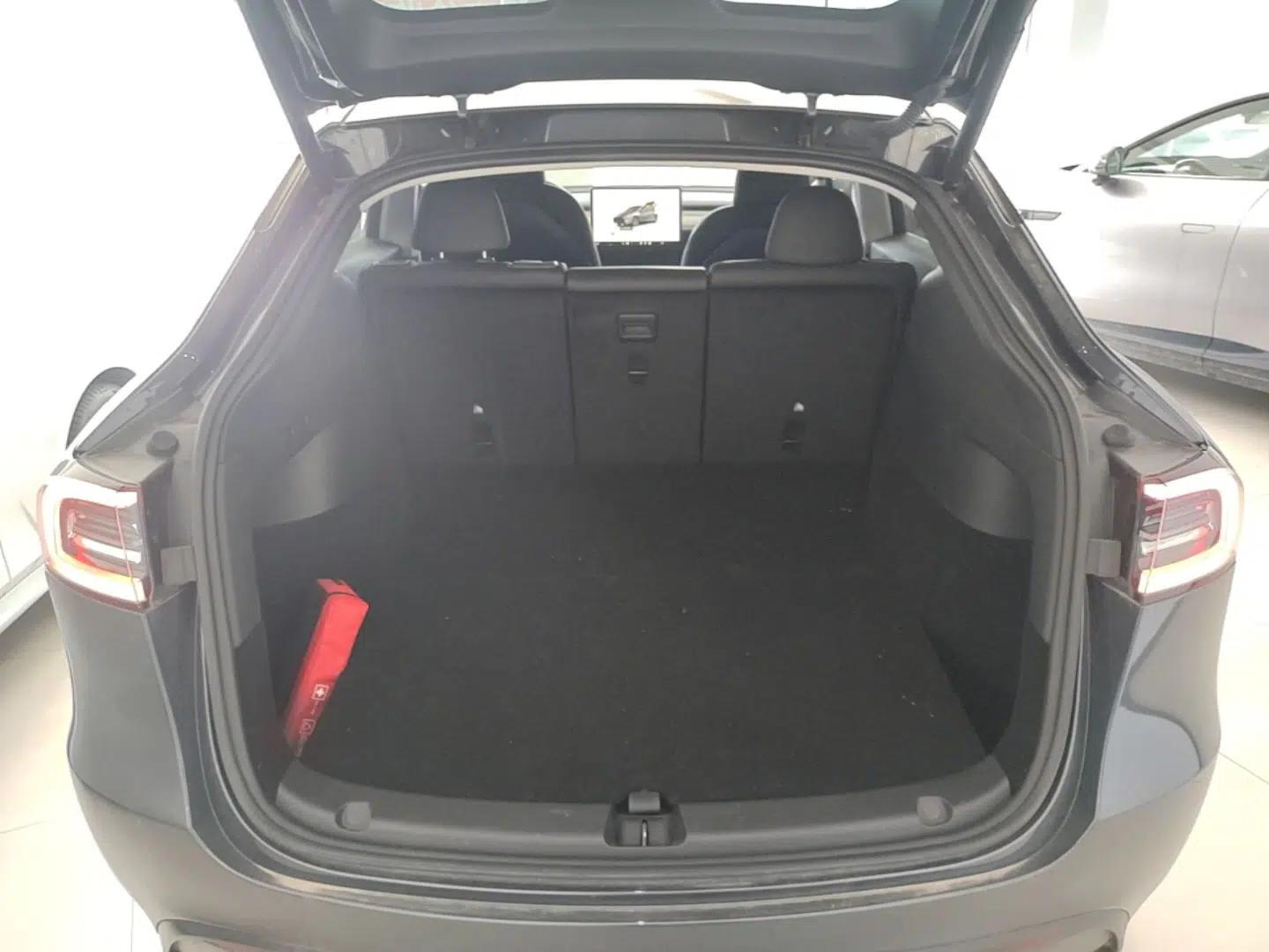 Tesla Model Y 2024 Rear-Wheel-Drive Version — миниатюра 27