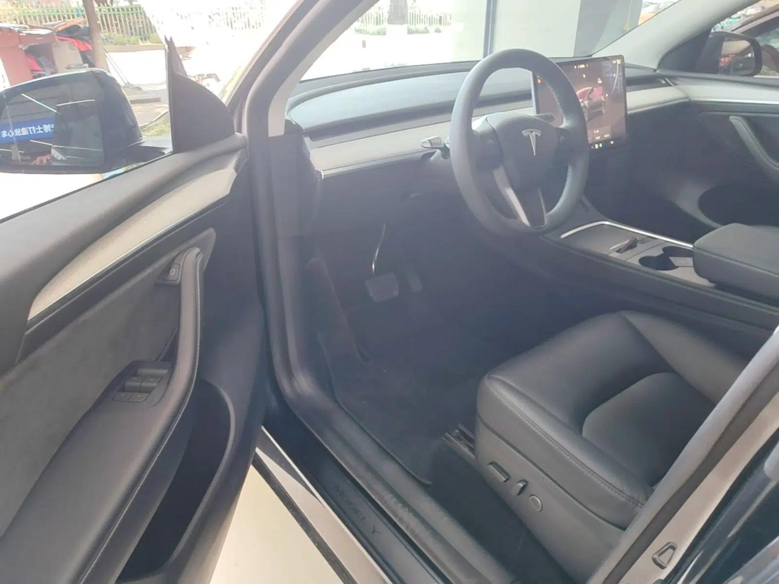 Tesla Model Y 2024 Rear-Wheel-Drive Version — миниатюра 18