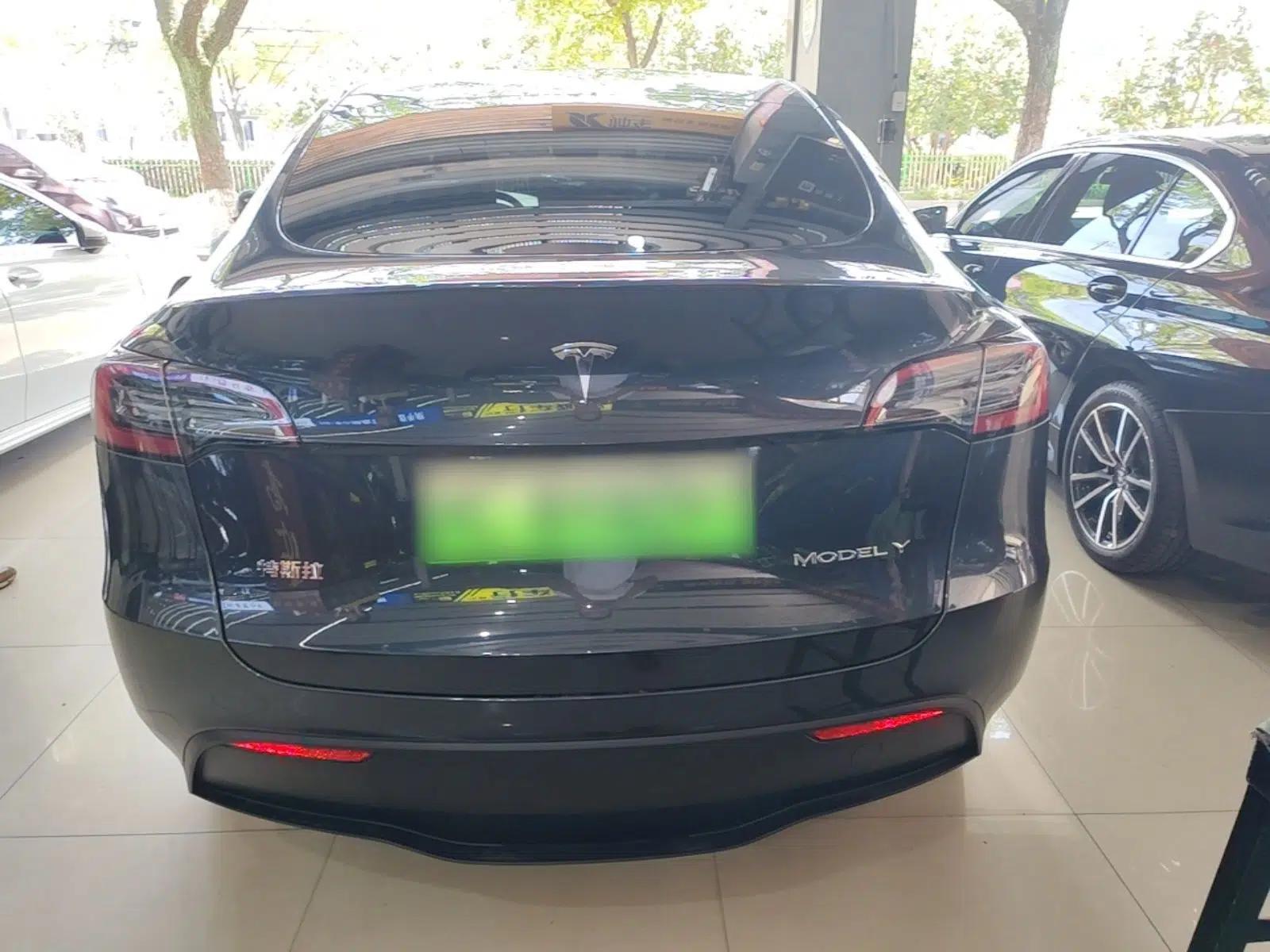 Tesla Model Y 2024 Rear-Wheel-Drive Version — миниатюра 5