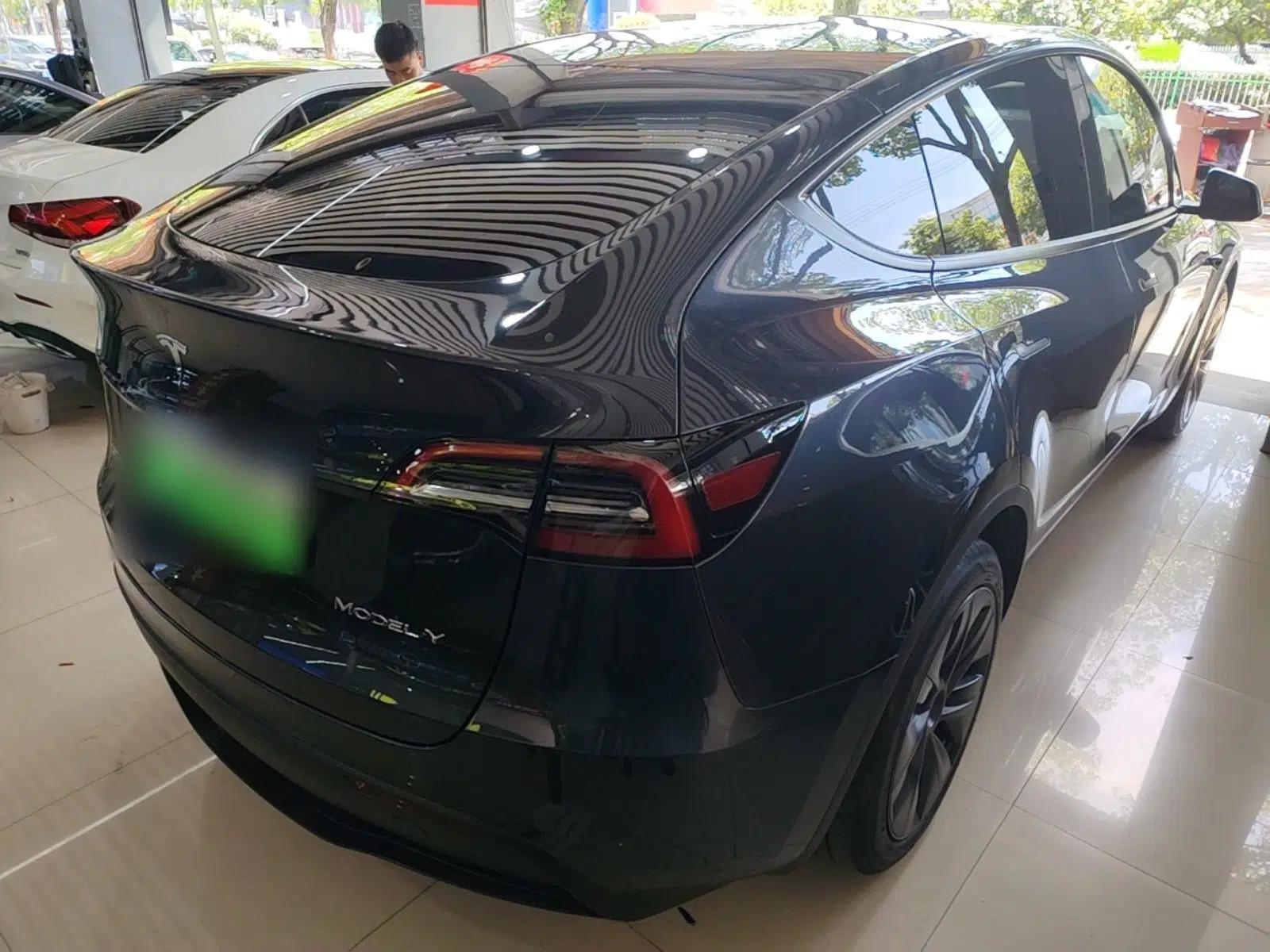 Tesla Model Y 2024 Rear-Wheel-Drive Version — миниатюра 6