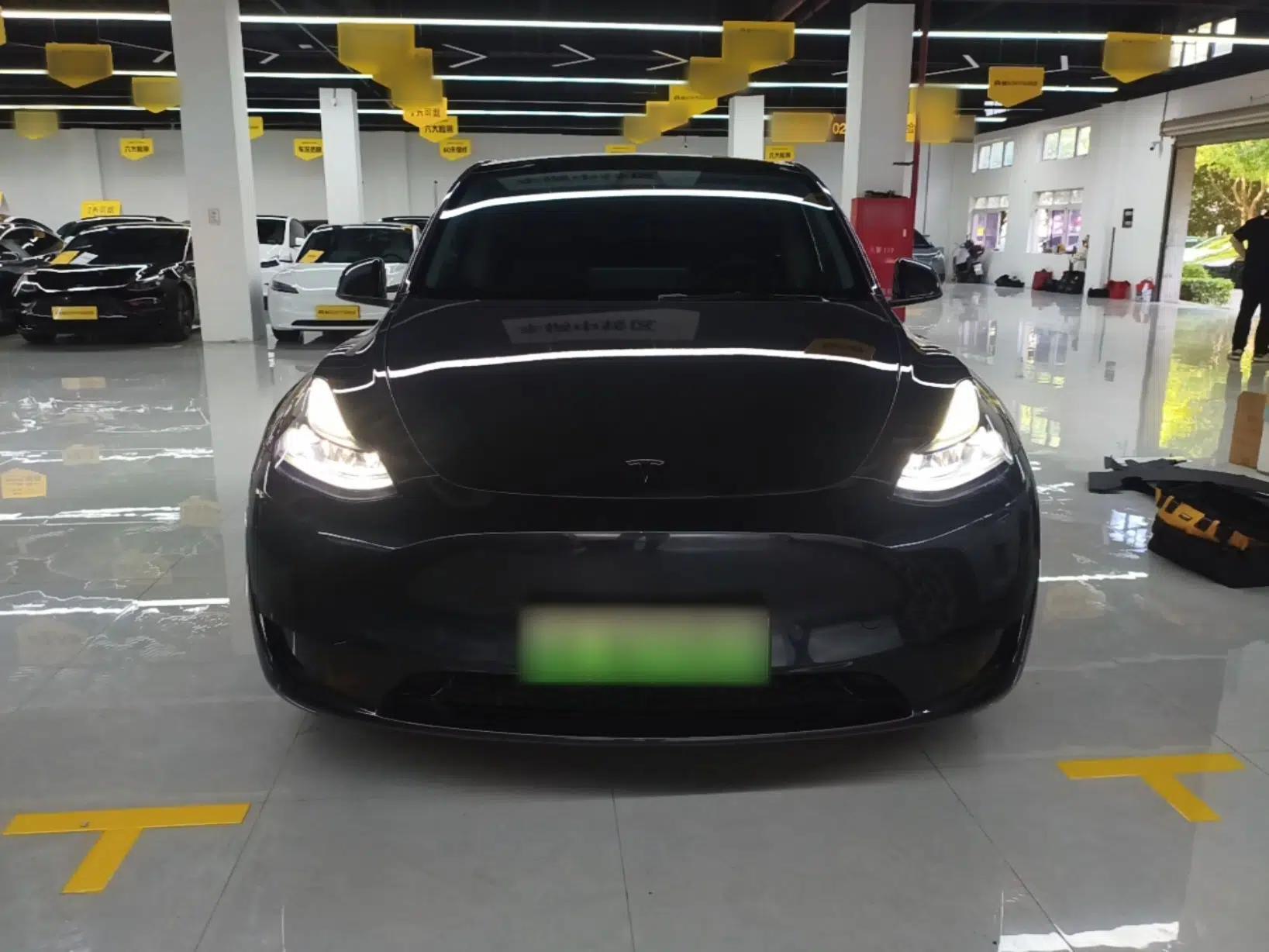 Tesla Model Y 2024 Rear-Wheel-Drive Version — миниатюра 2