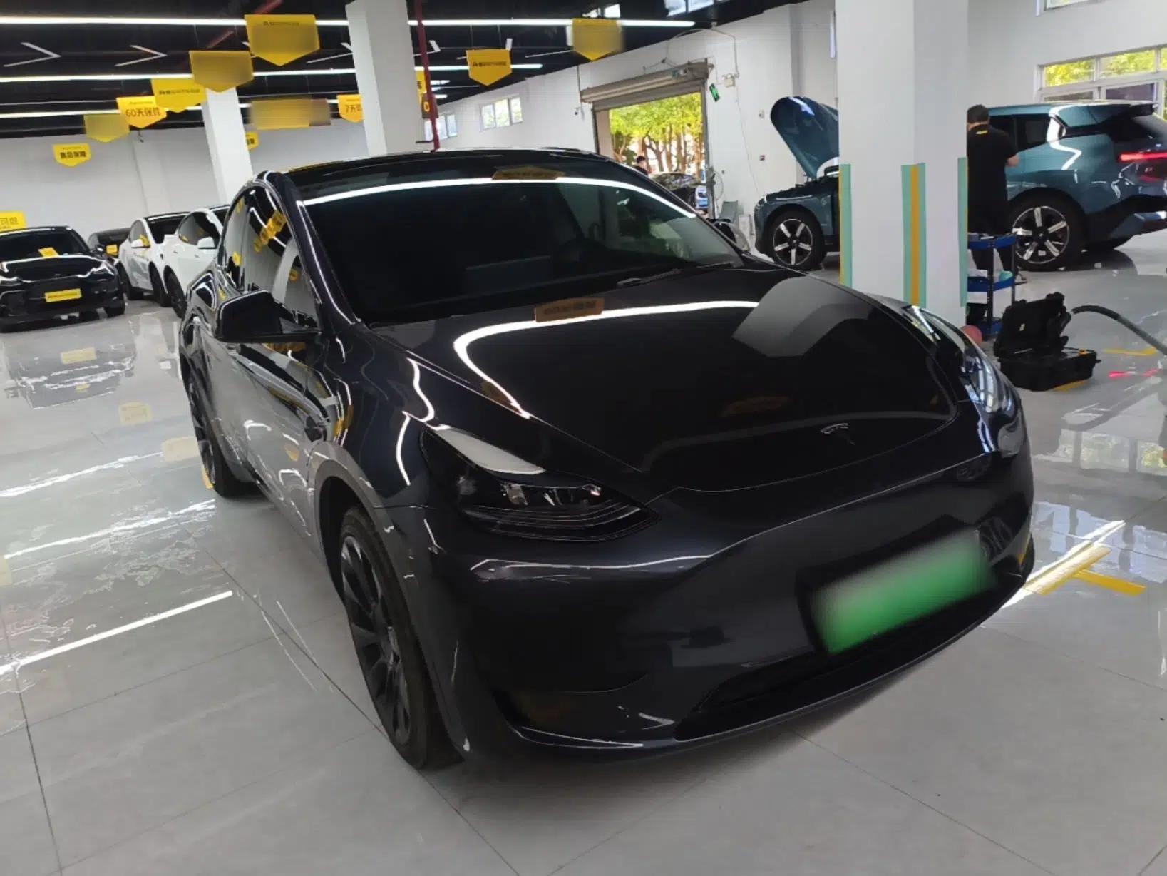 Tesla Model Y 2024 Rear-Wheel-Drive Version — миниатюра 3