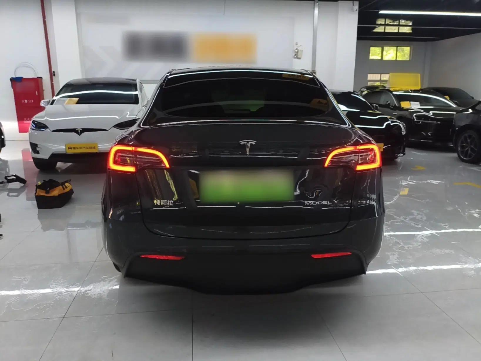 Tesla Model Y 2024 Rear-Wheel-Drive Version — миниатюра 5