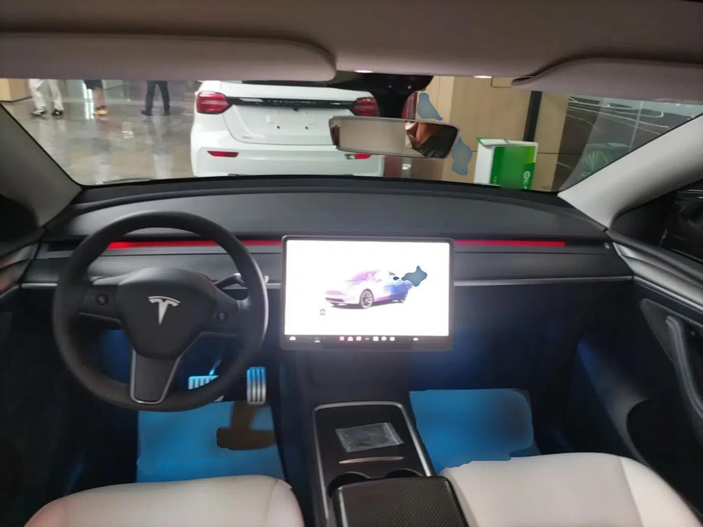 Tesla Model Y 2022 Long-Range All-Wheel-Drive Version — миниатюра 12