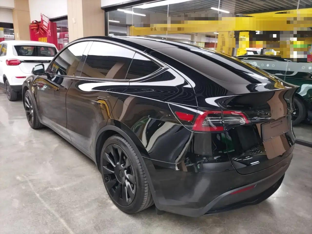 Tesla Model Y 2022 Long-Range All-Wheel-Drive Version — миниатюра 4