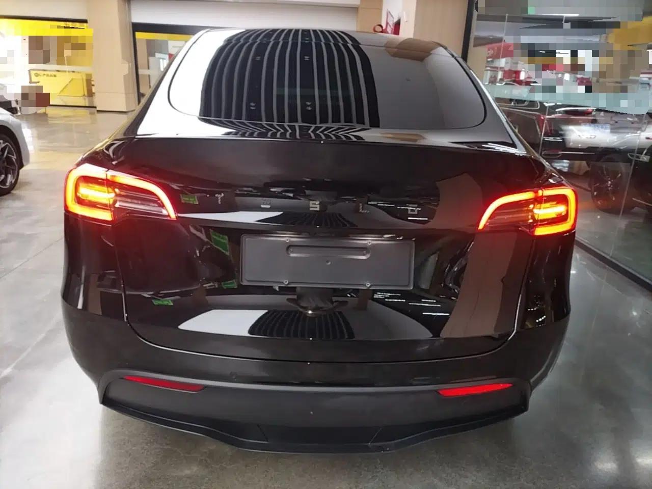 Tesla Model Y 2022 Long-Range All-Wheel-Drive Version — миниатюра 5