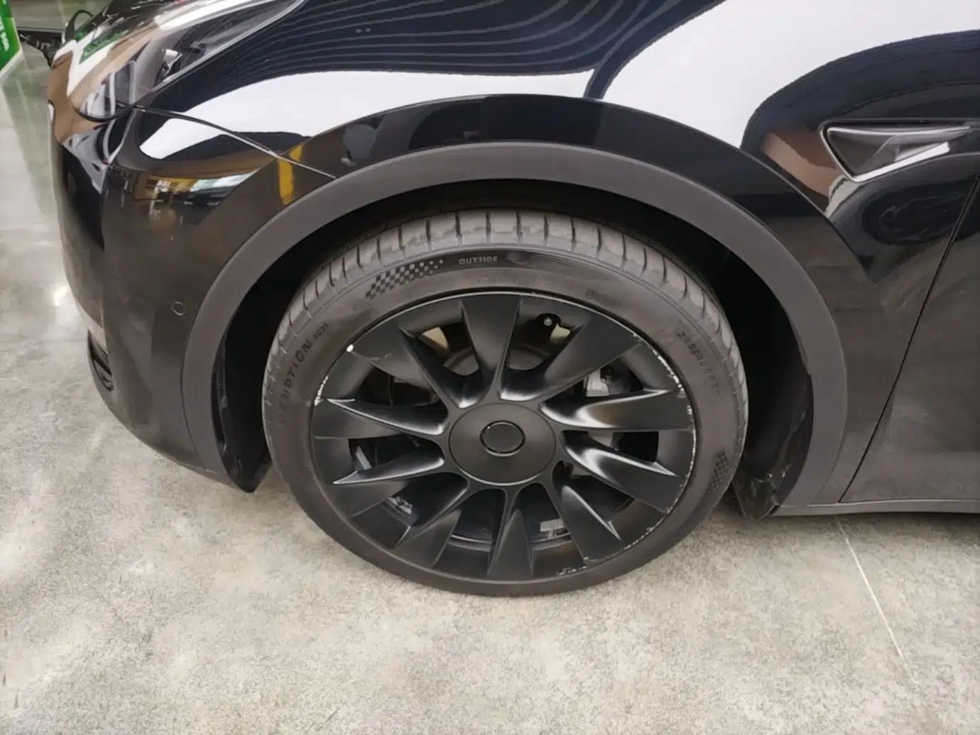 Tesla Model Y 2022 Long-Range All-Wheel-Drive Version — миниатюра 10