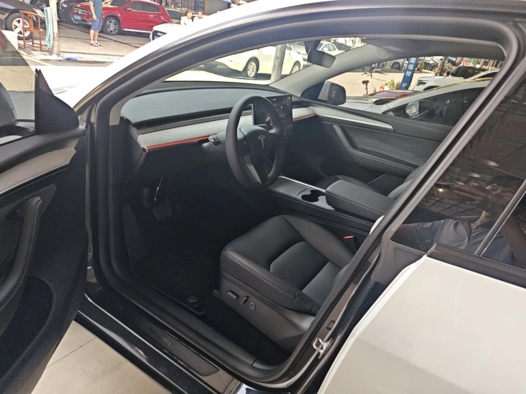 Tesla Model Y 2024 Long-Range All-Wheel-Drive Version — миниатюра 18