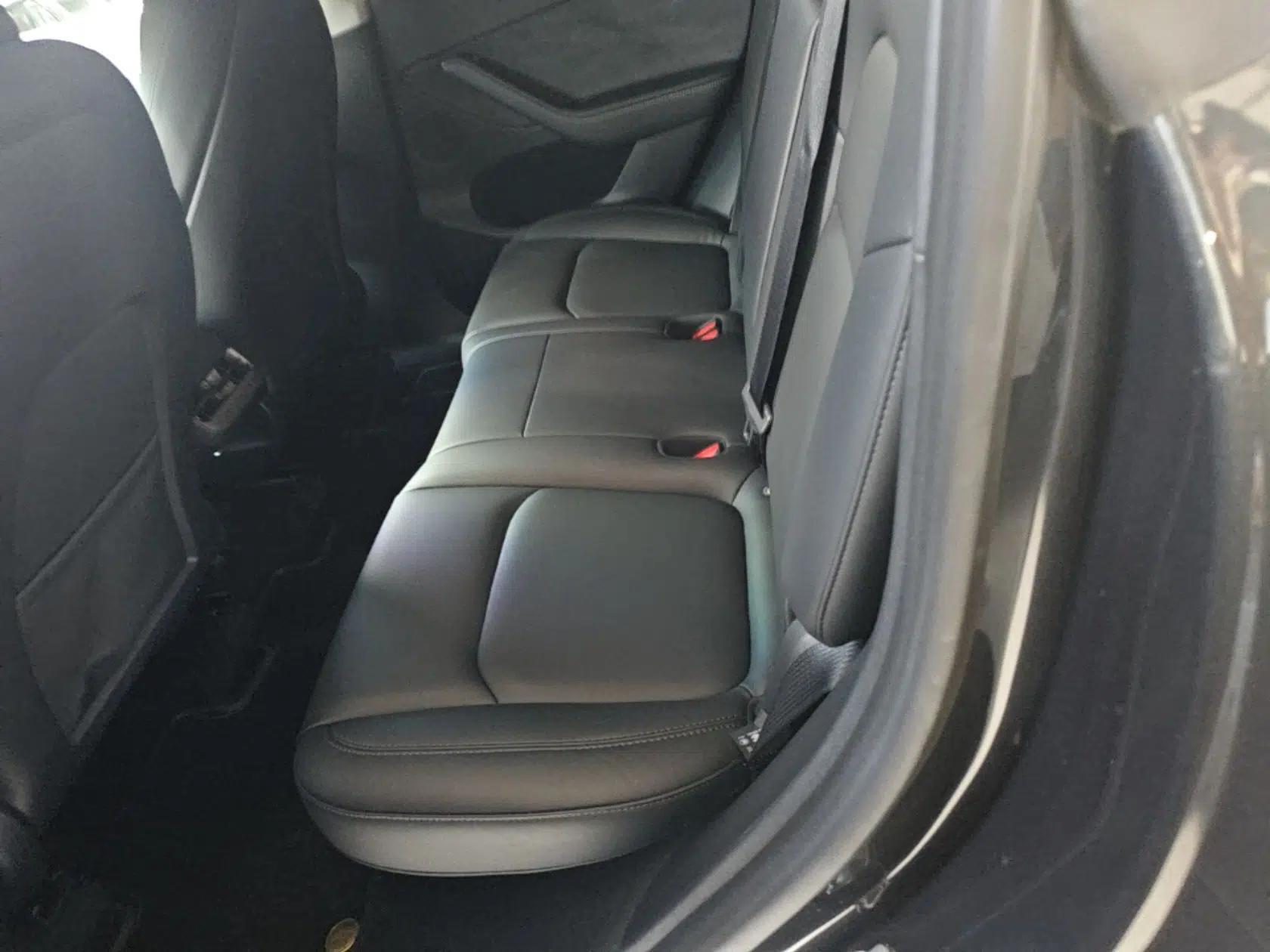 Tesla Model Y 2024 Long-Range All-Wheel-Drive Version — миниатюра 20