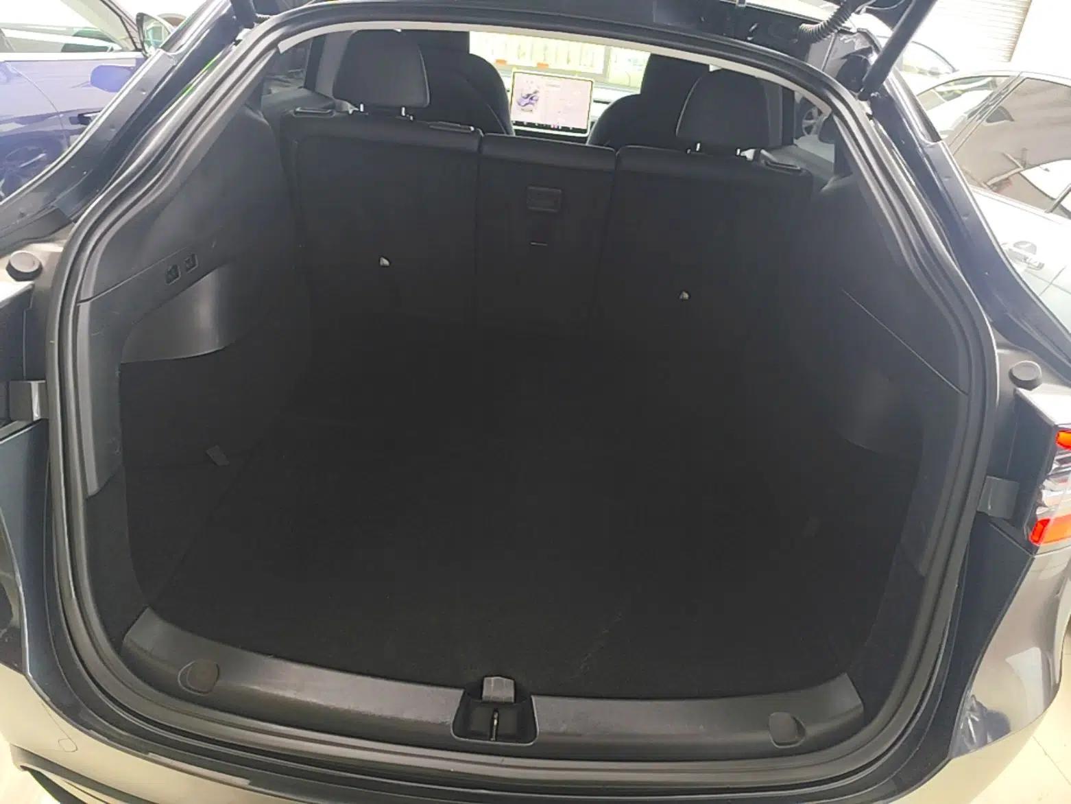 Tesla Model Y 2024 Rear-Wheel-Drive Version — миниатюра 27