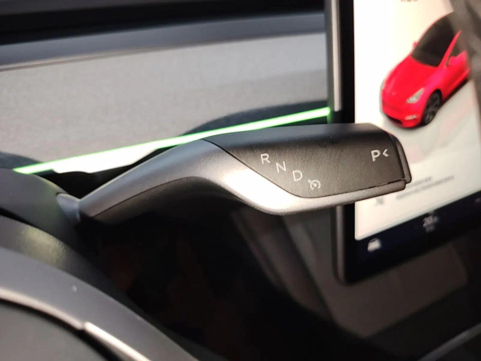 Tesla Model Y 2024 Long-Range All-Wheel-Drive Version — миниатюра 16