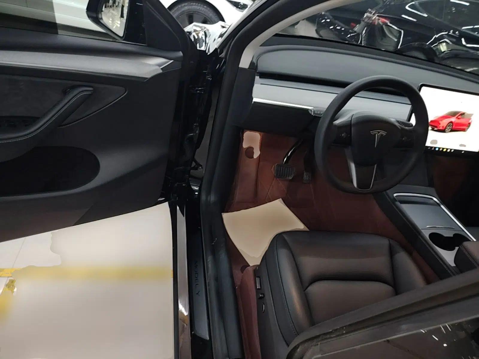Tesla Model Y 2024 Long-Range All-Wheel-Drive Version — миниатюра 18