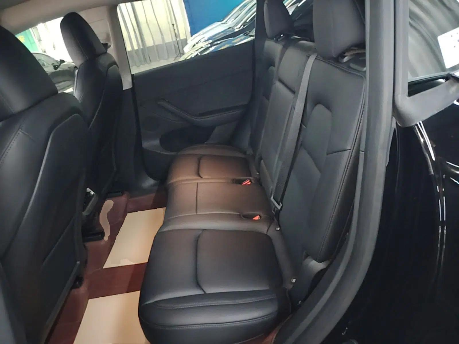 Tesla Model Y 2024 Long-Range All-Wheel-Drive Version — миниатюра 20