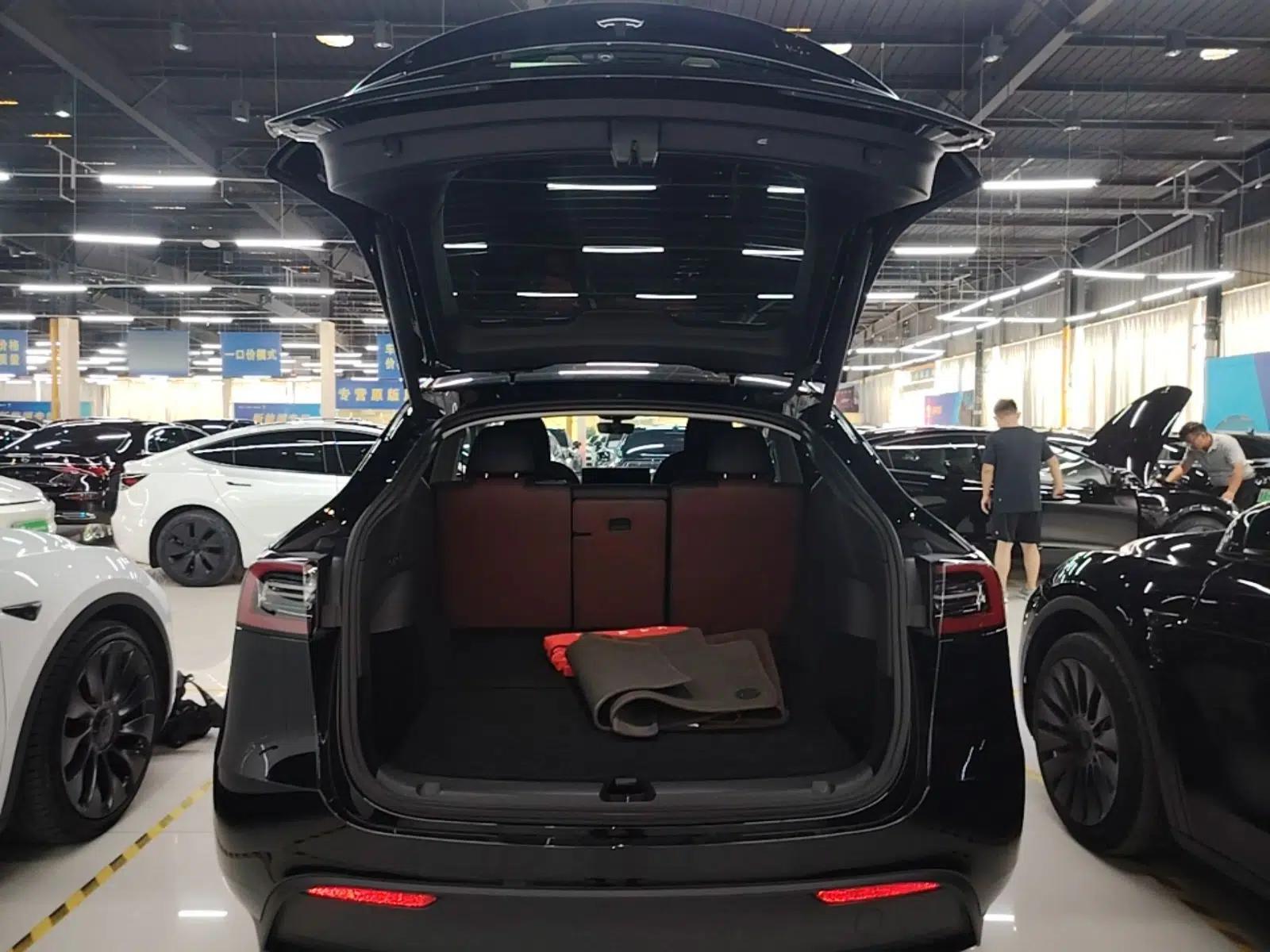 Tesla Model Y 2024 Long-Range All-Wheel-Drive Version — миниатюра 22