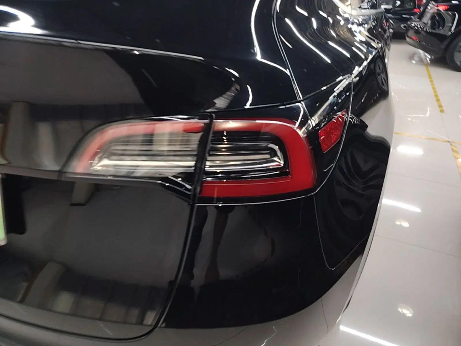 Tesla Model Y 2024 Long-Range All-Wheel-Drive Version — миниатюра 9
