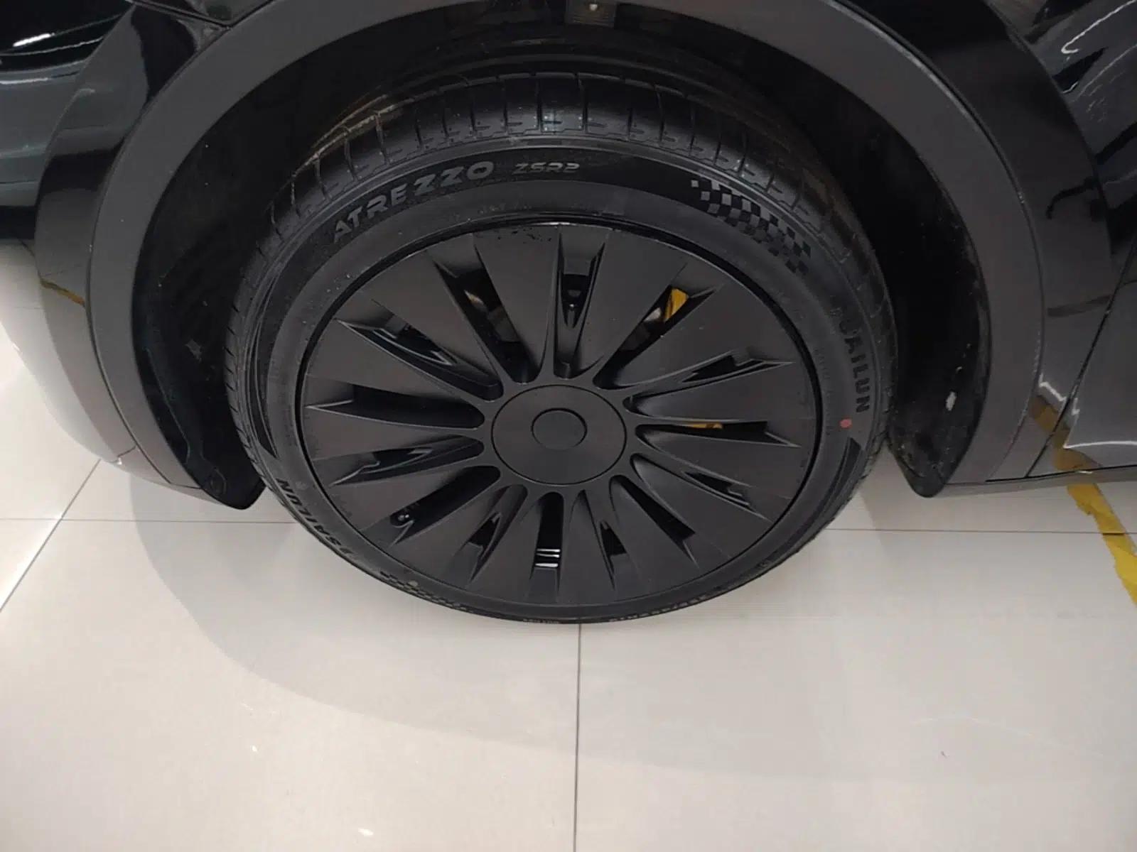 Tesla Model Y 2024 Long-Range All-Wheel-Drive Version — миниатюра 10