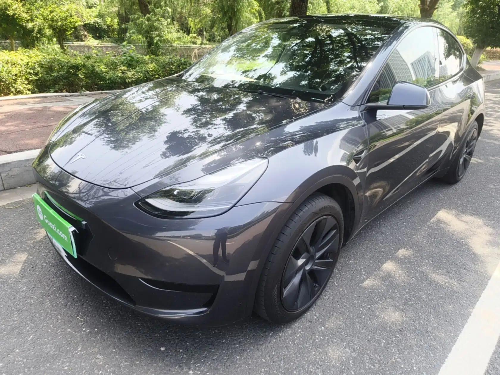 Tesla Model Y 2024 Rear-Wheel-Drive Version — миниатюра 1
