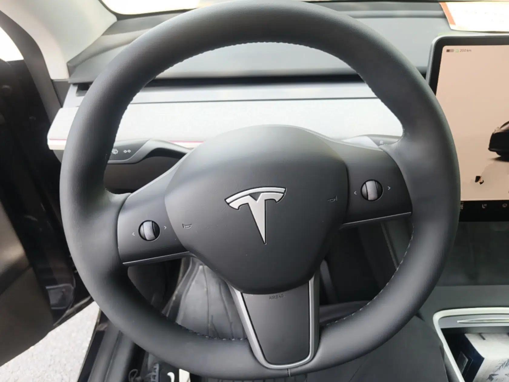 Tesla Model Y 2024 Rear-Wheel-Drive Version — миниатюра 13