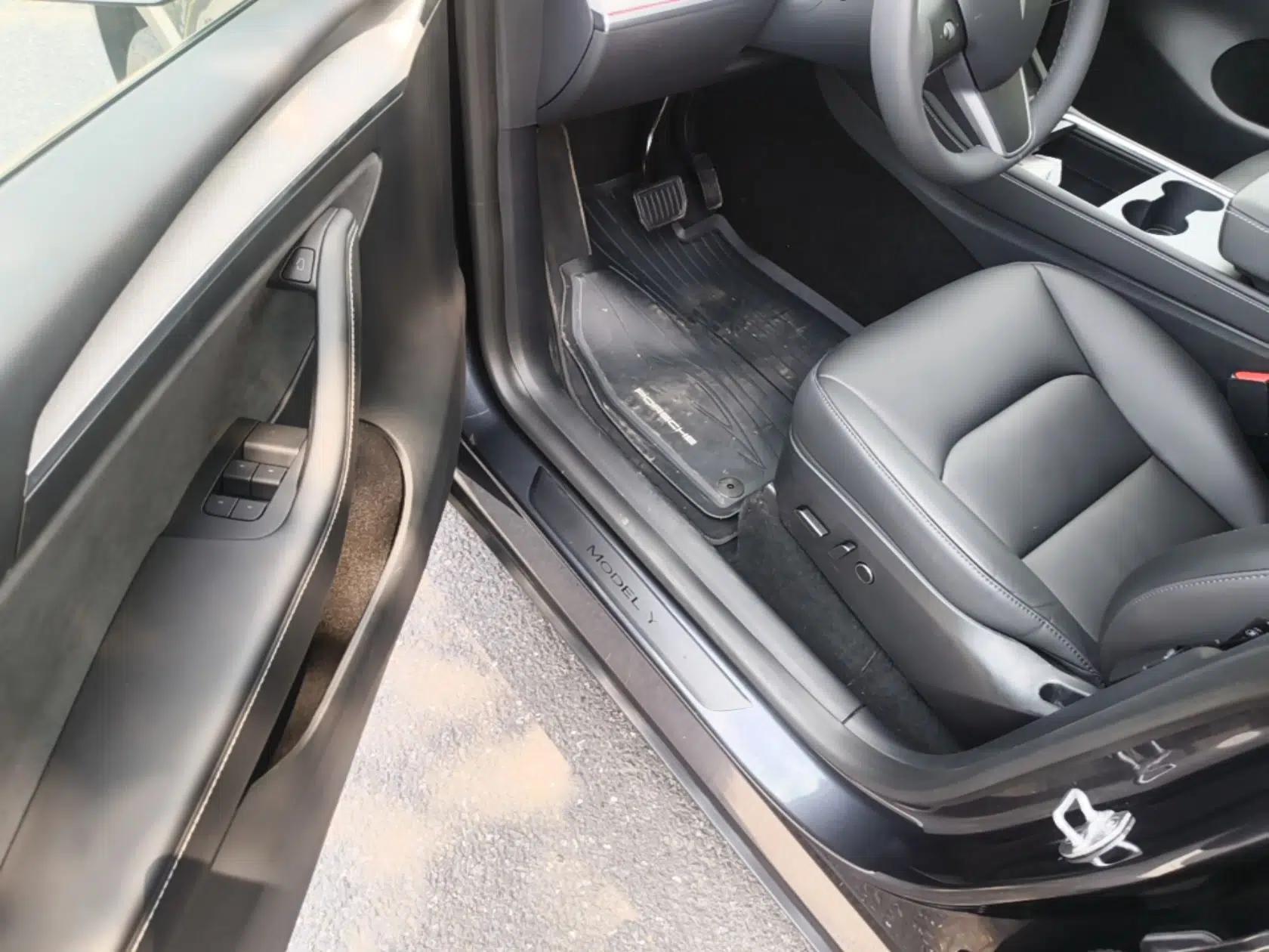 Tesla Model Y 2024 Rear-Wheel-Drive Version — миниатюра 18