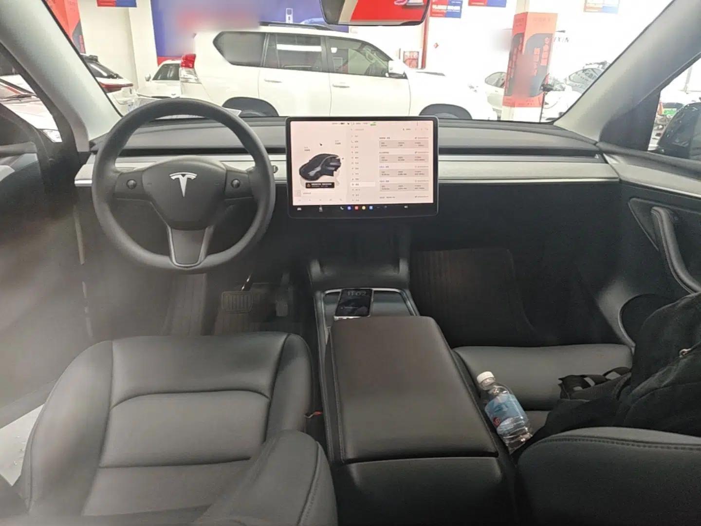 Tesla Model Y 2024 Rear-Wheel-Drive Version — миниатюра 17