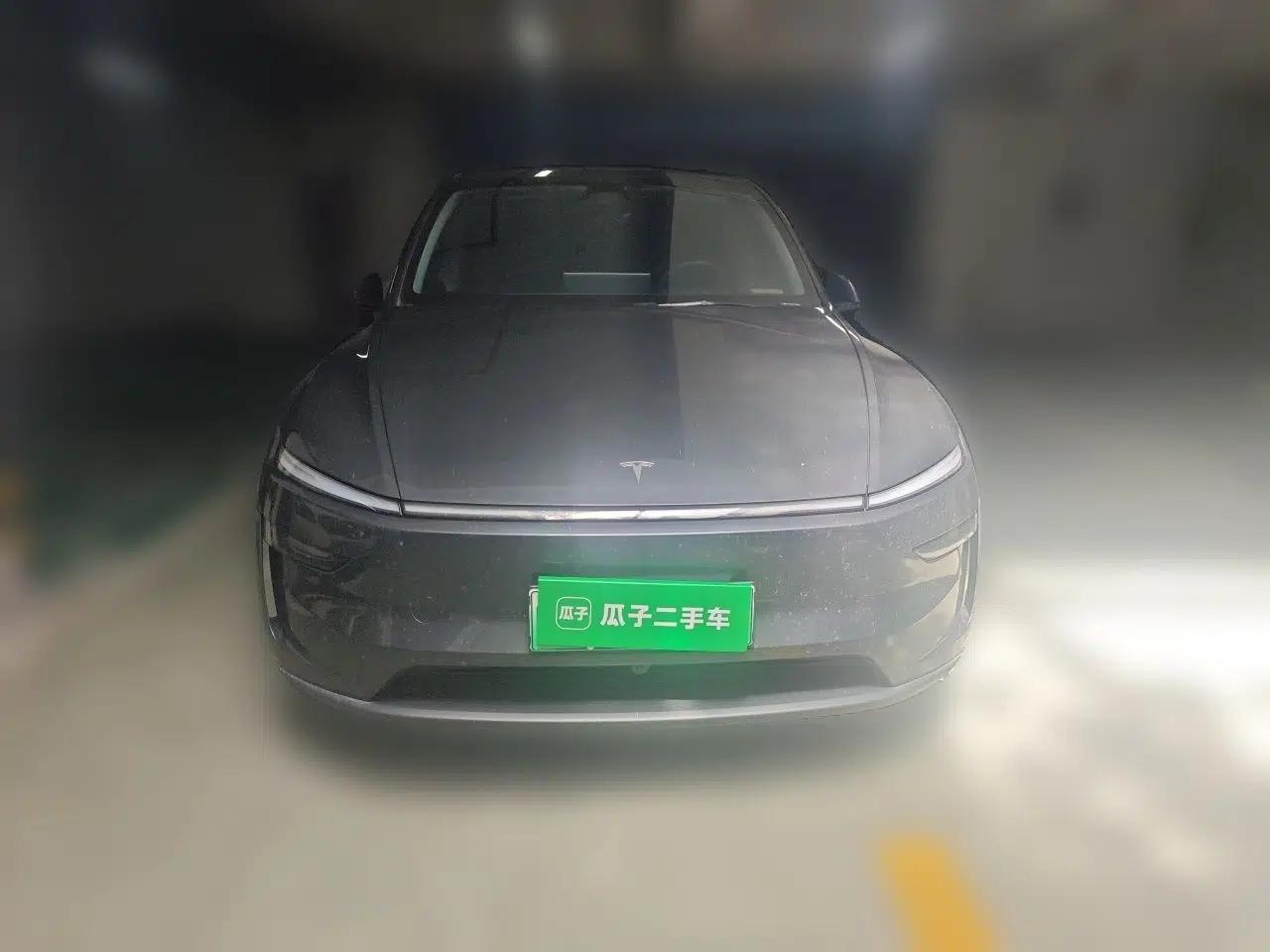 Tesla Model Y 2025 Long-Range All-Wheel Drive First Edition — миниатюра 2