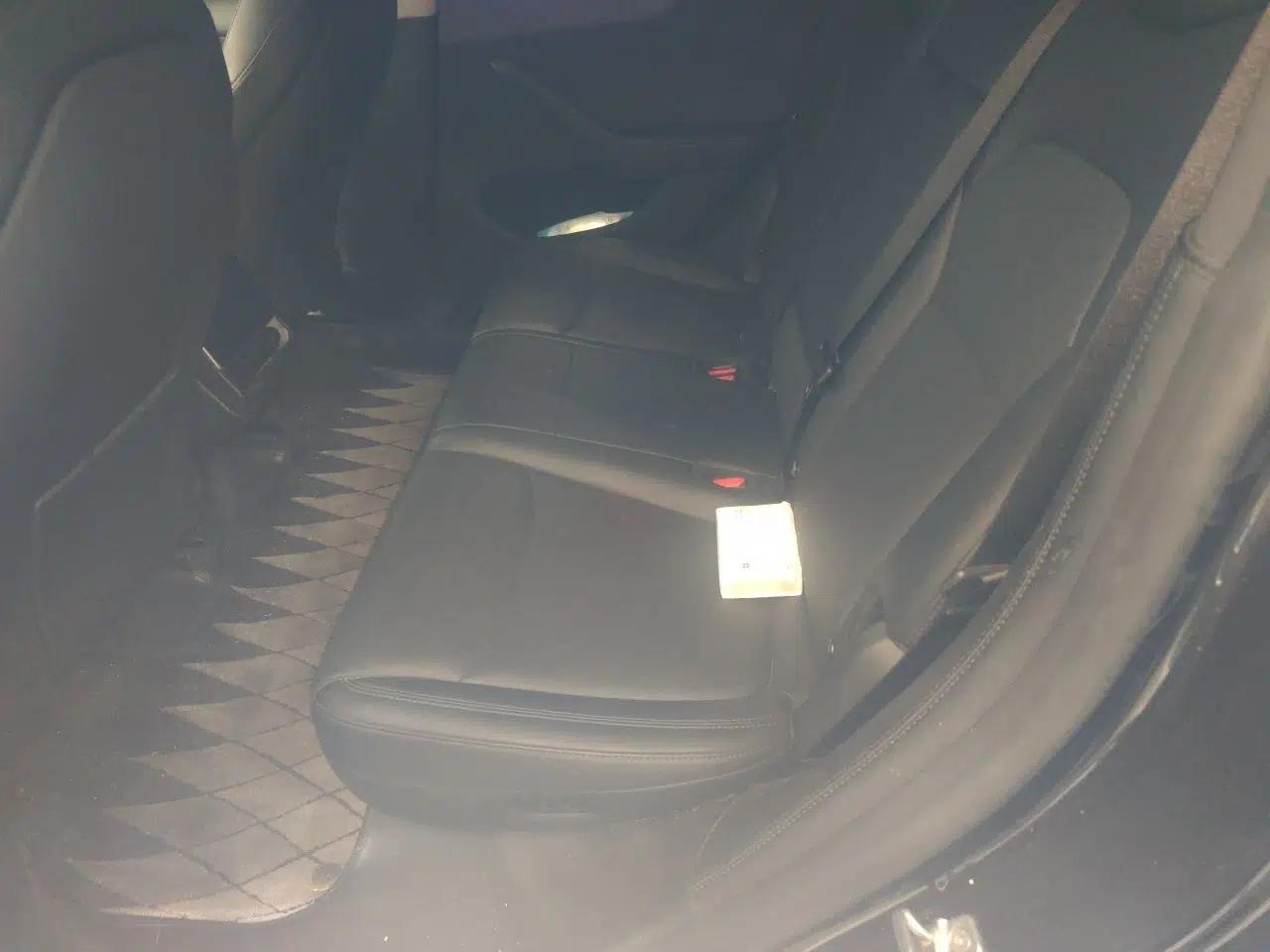 Tesla Model Y 2025 Long-Range All-Wheel Drive First Edition — миниатюра 17